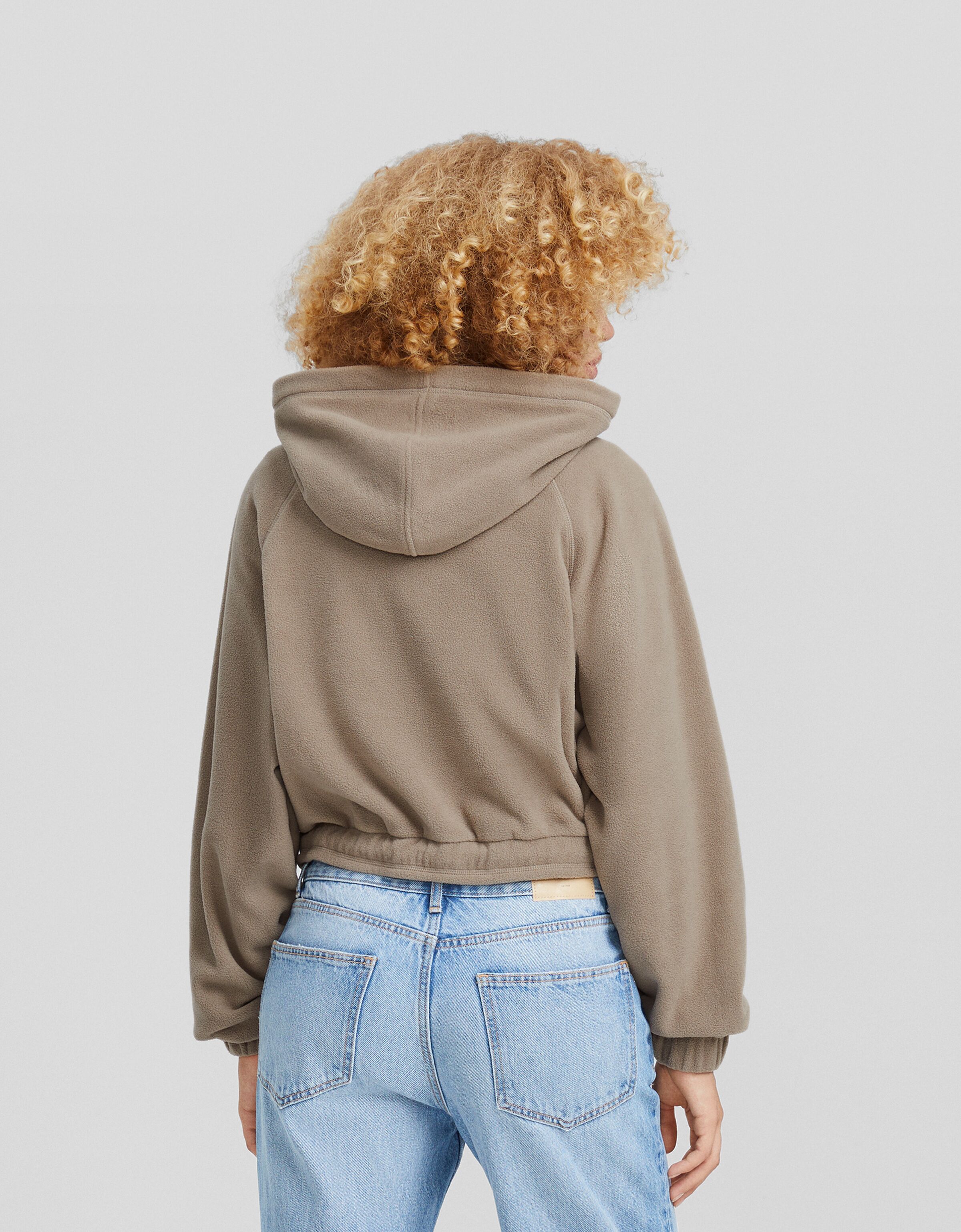 Sudadera capucha polar bordado