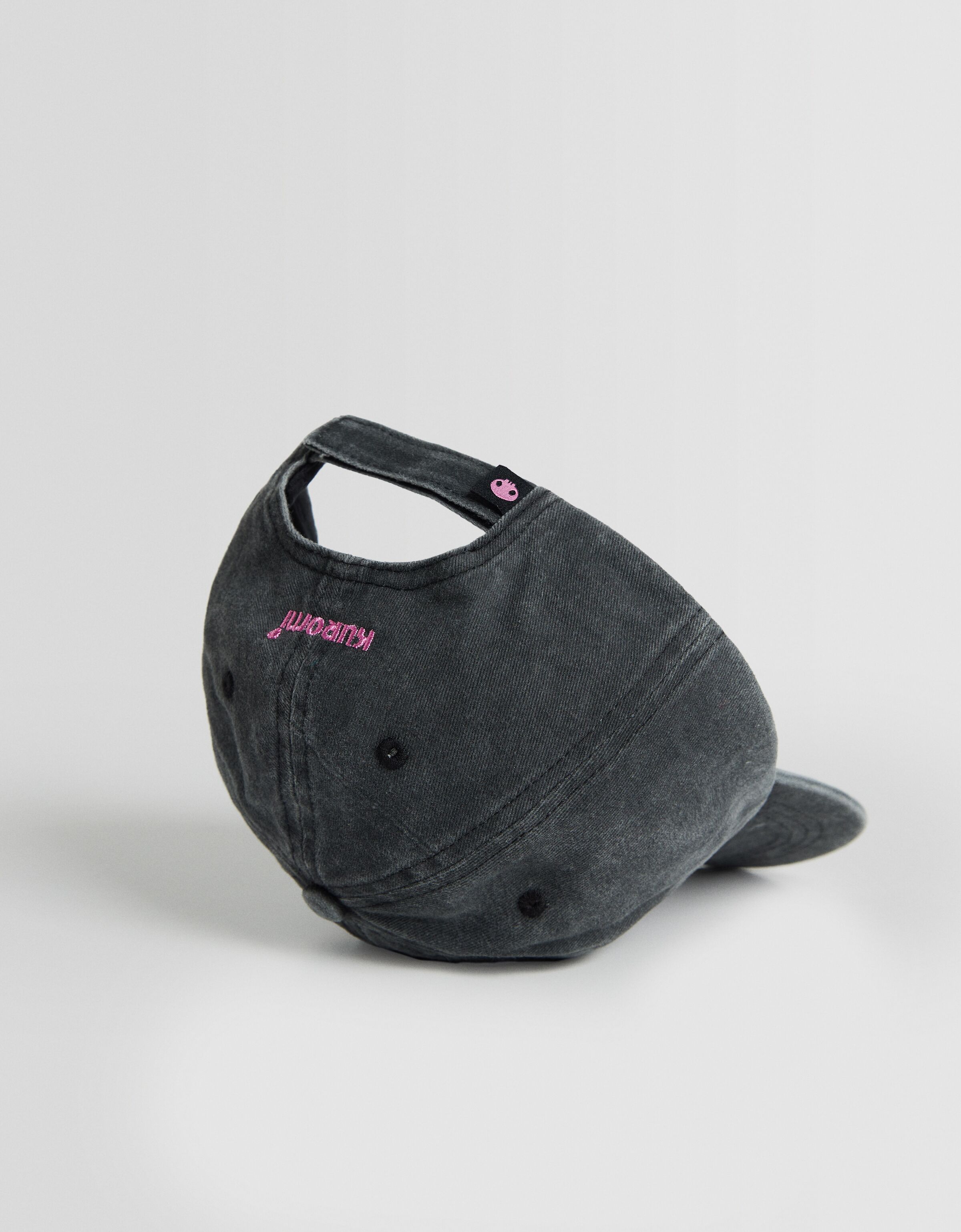 Gorra Kuromi denim efecto lavado