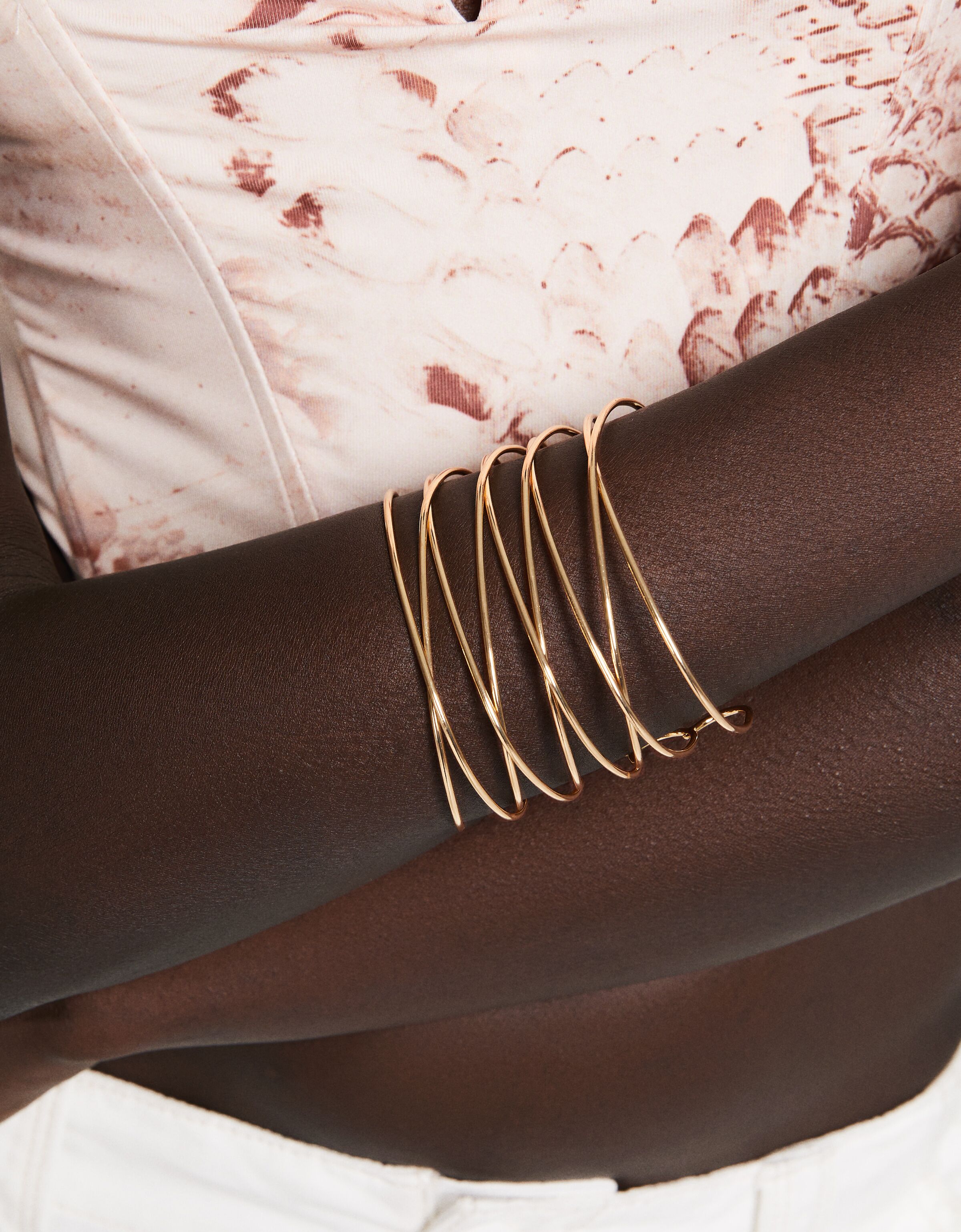 Pulsera ancha rígida