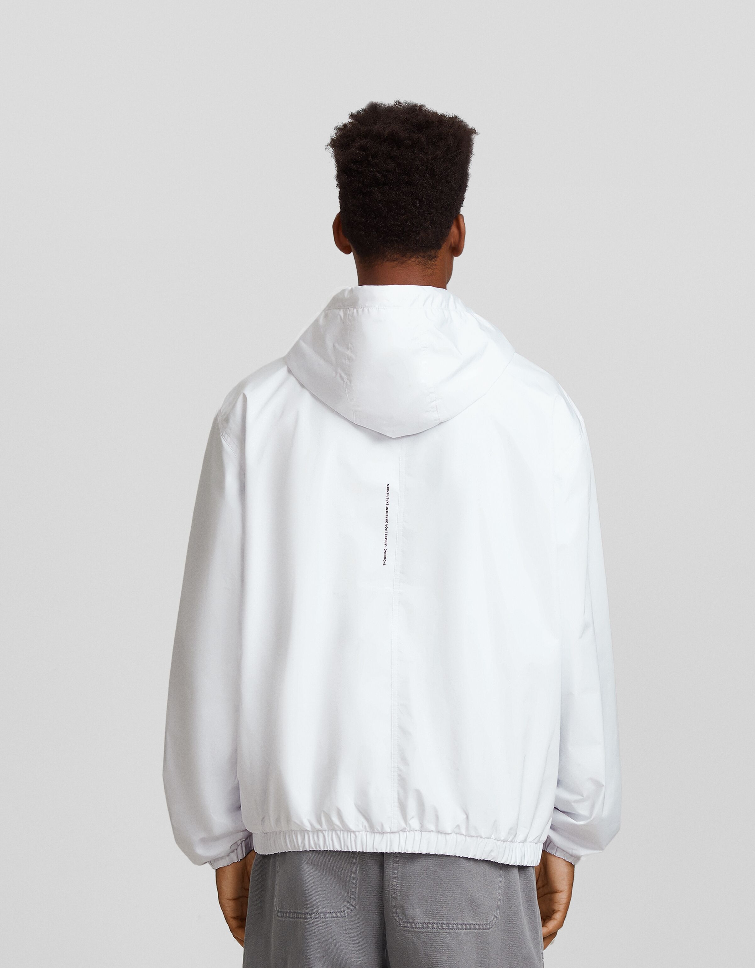 Cazadora capucha ligera