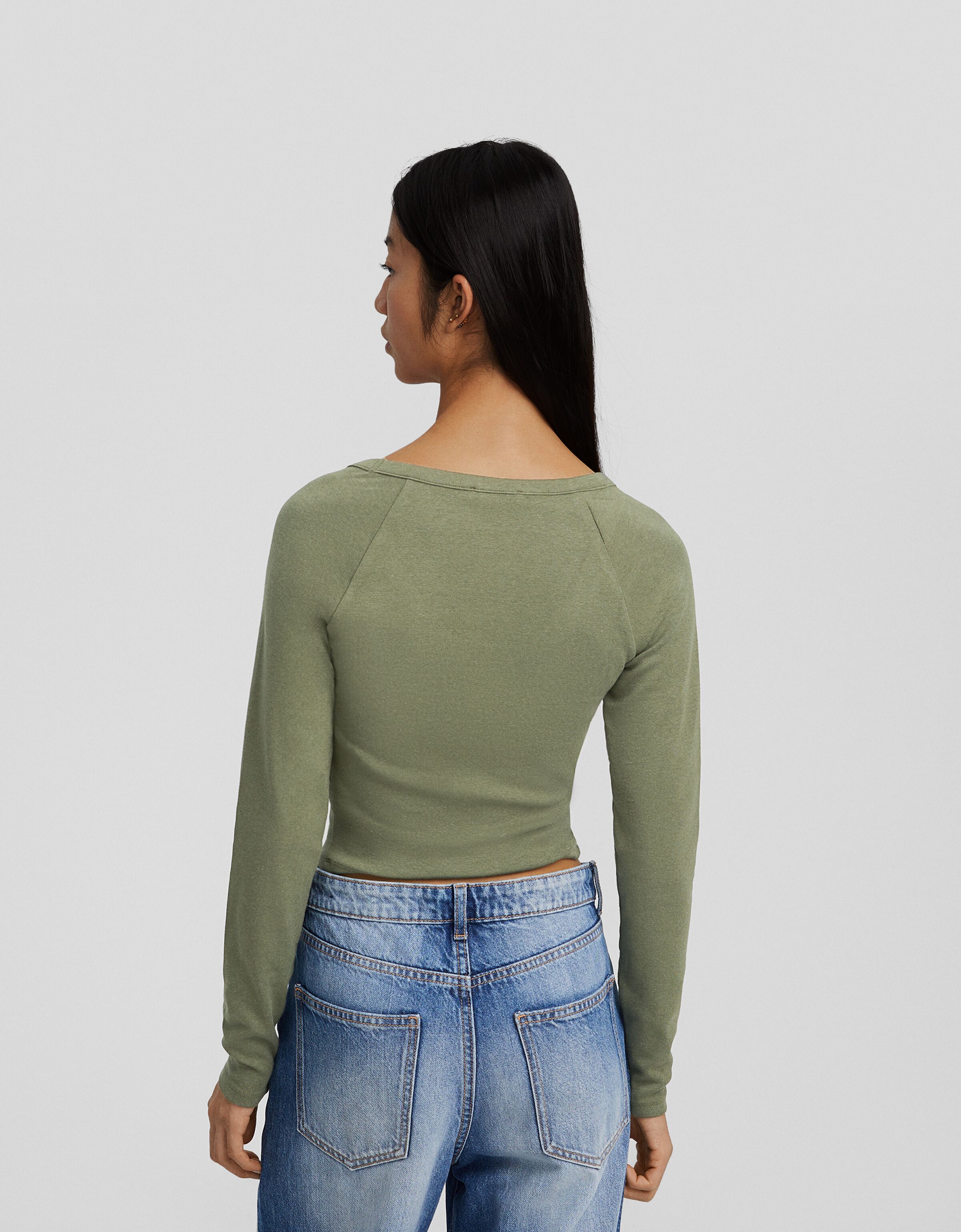 Camiseta manga larga cuello pico