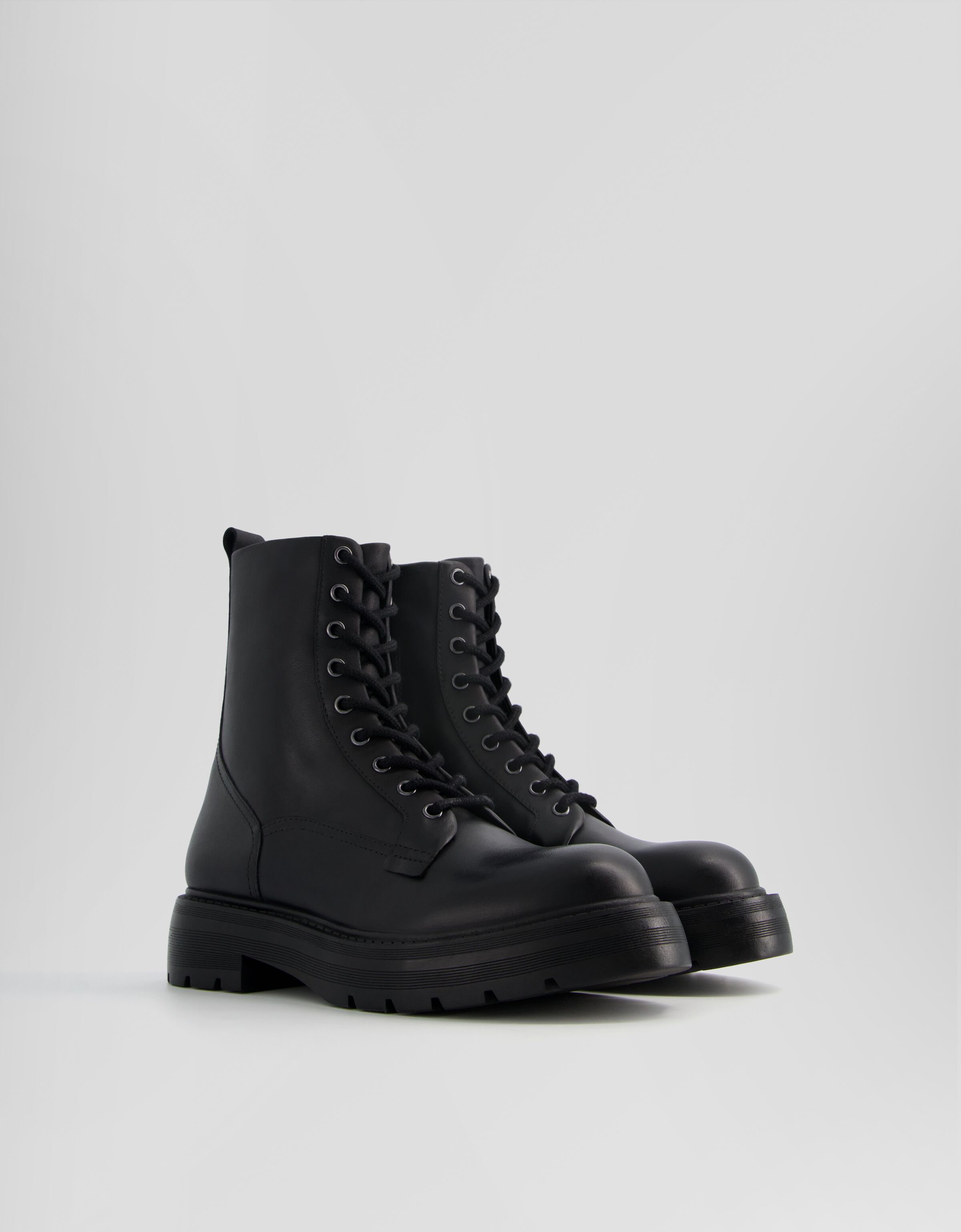 Botines planos PIEL acordonados