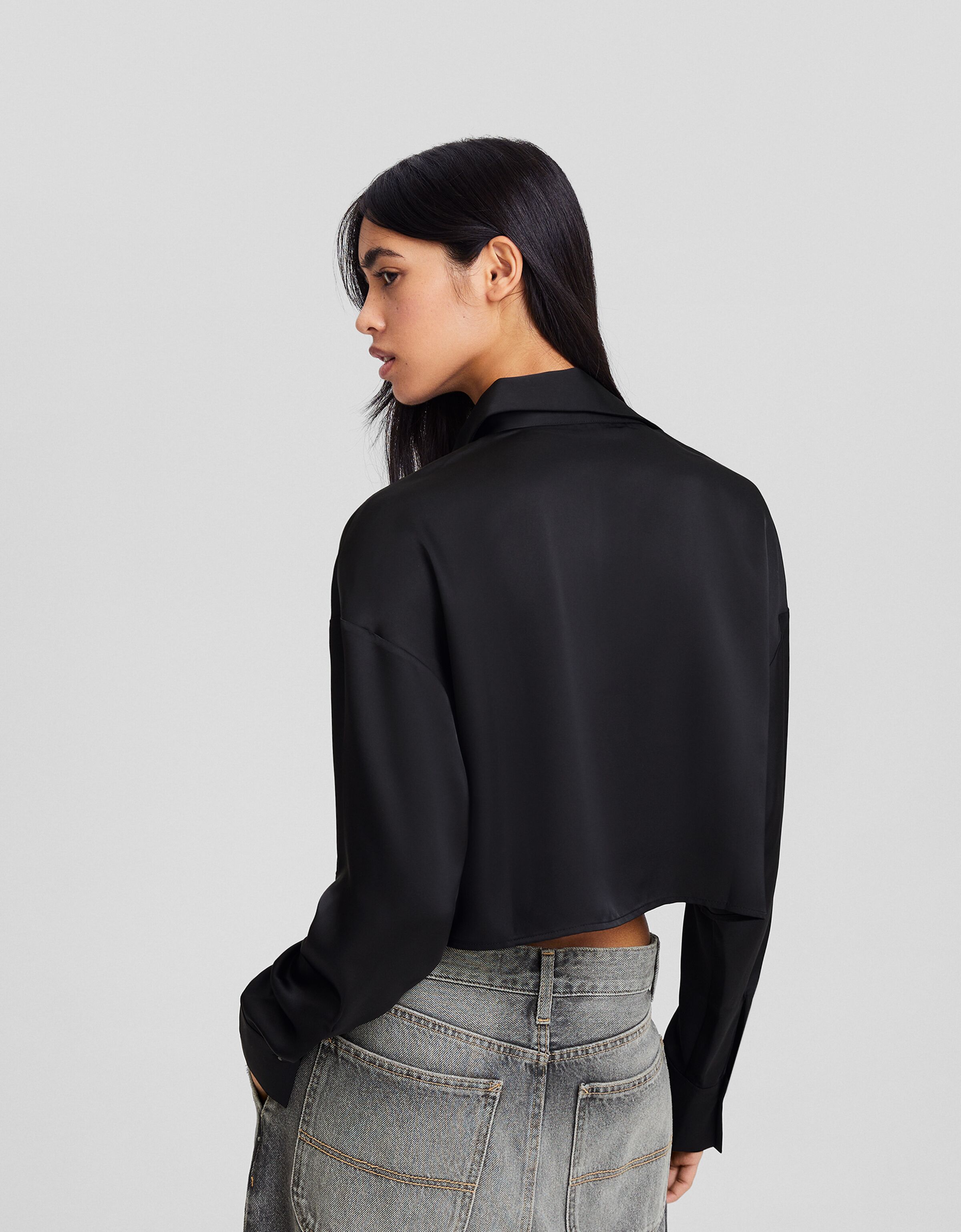 Camisa manga larga cropped satinada