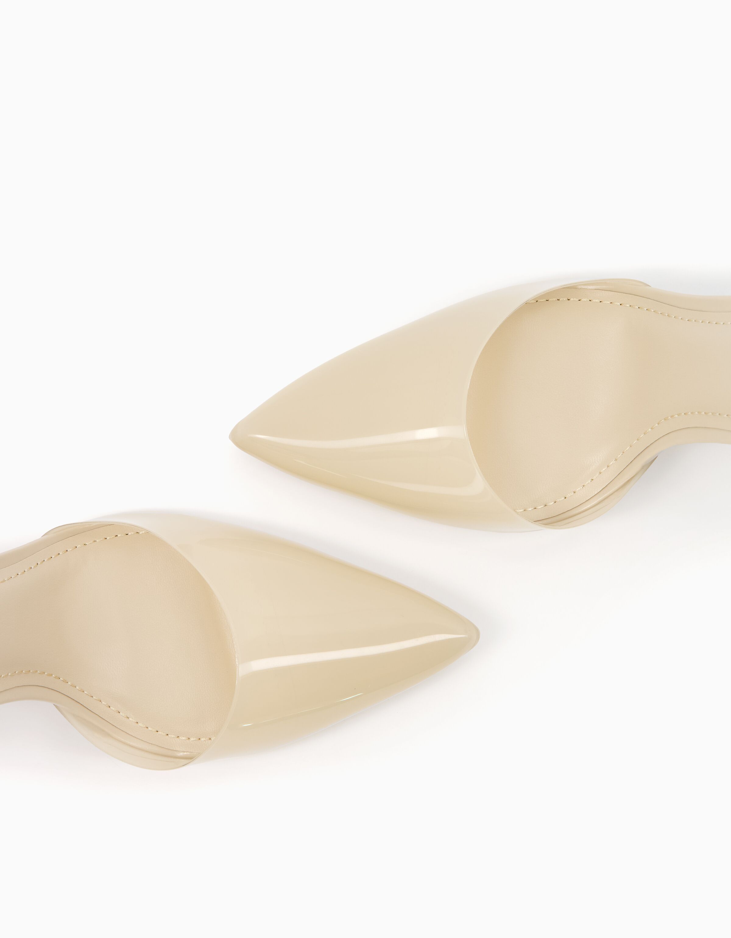 Zapato tacón pulsera vinilo