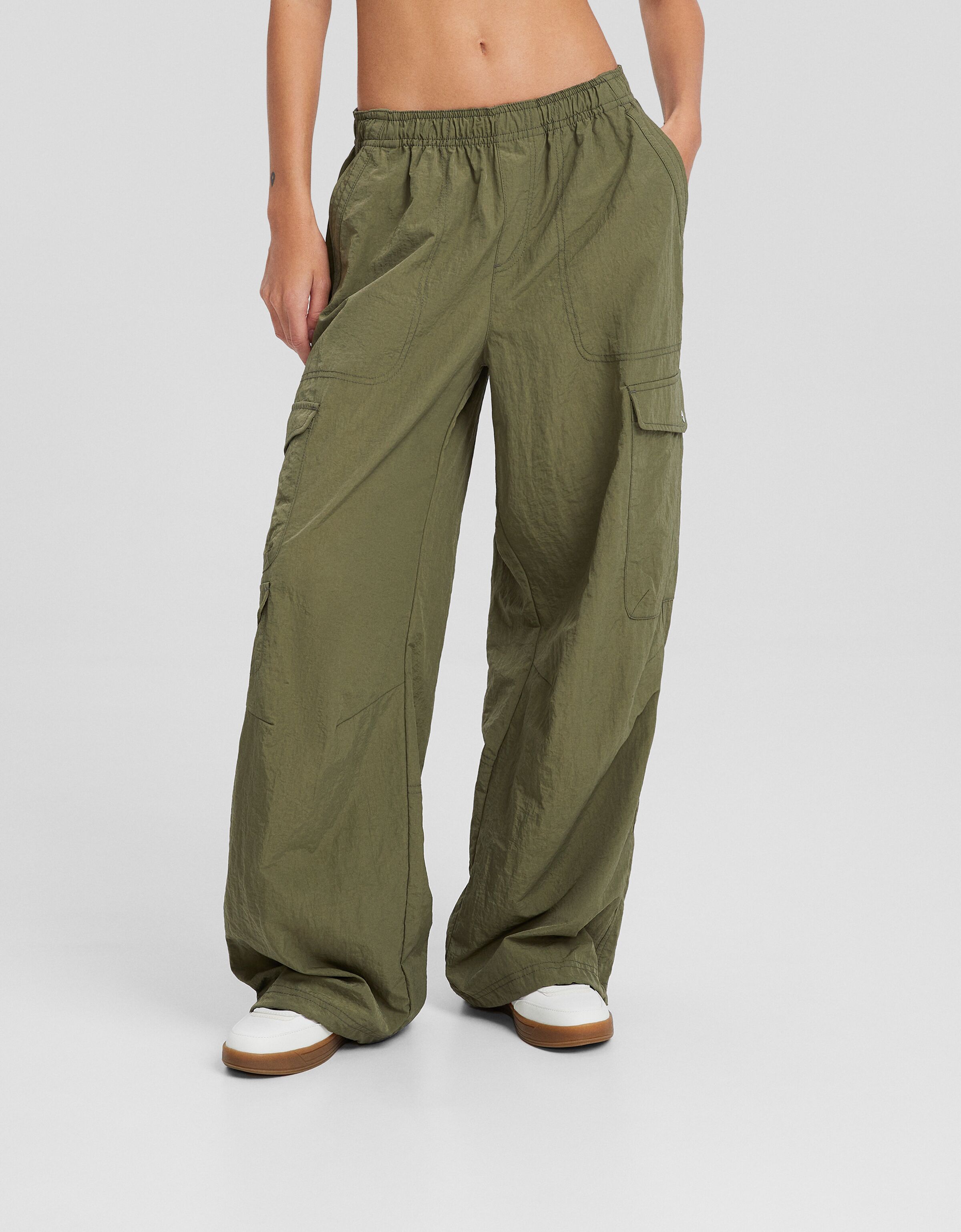 Pantalón parachute nylon bolsillos