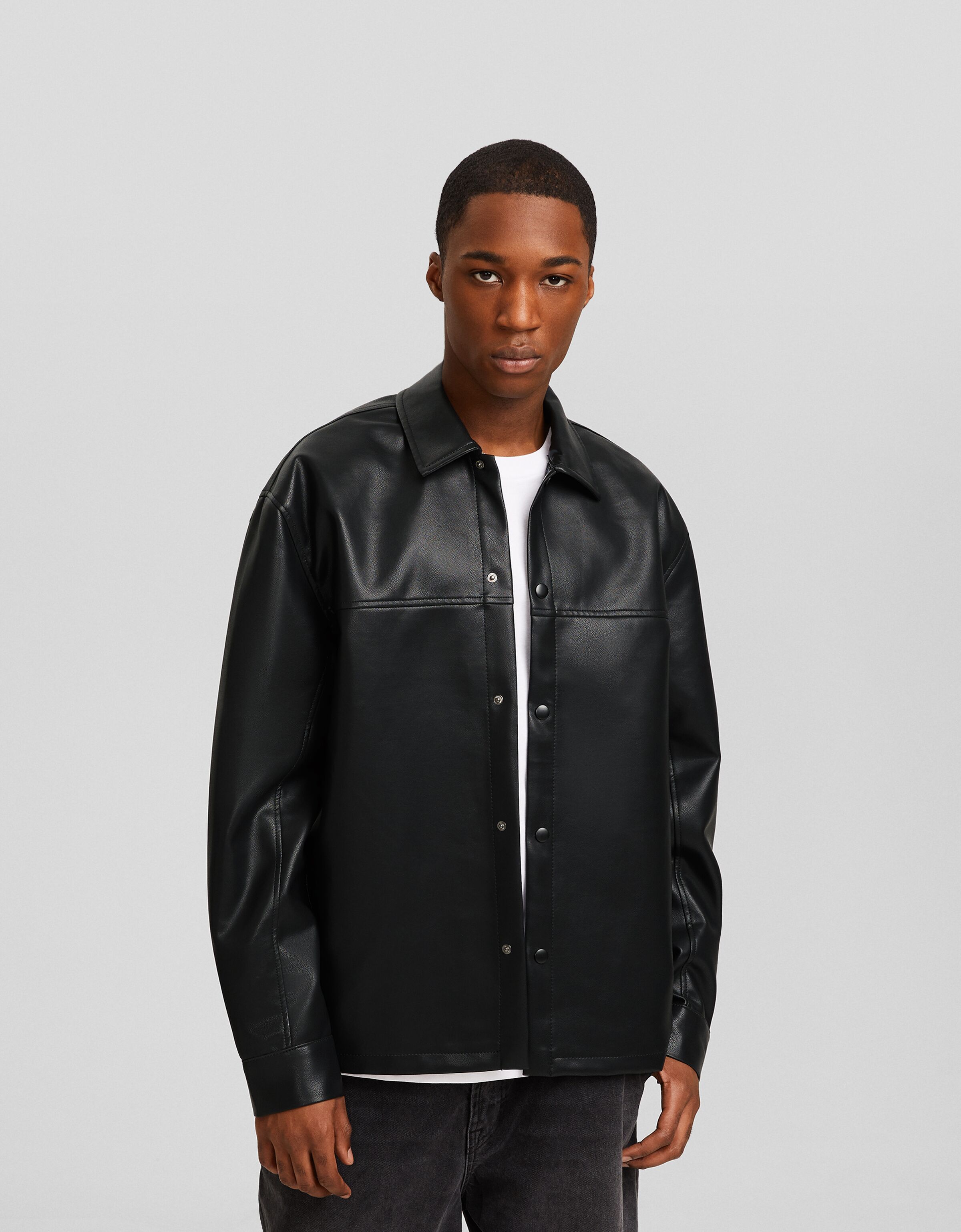 Camisa manga larga boxy fit efecto piel