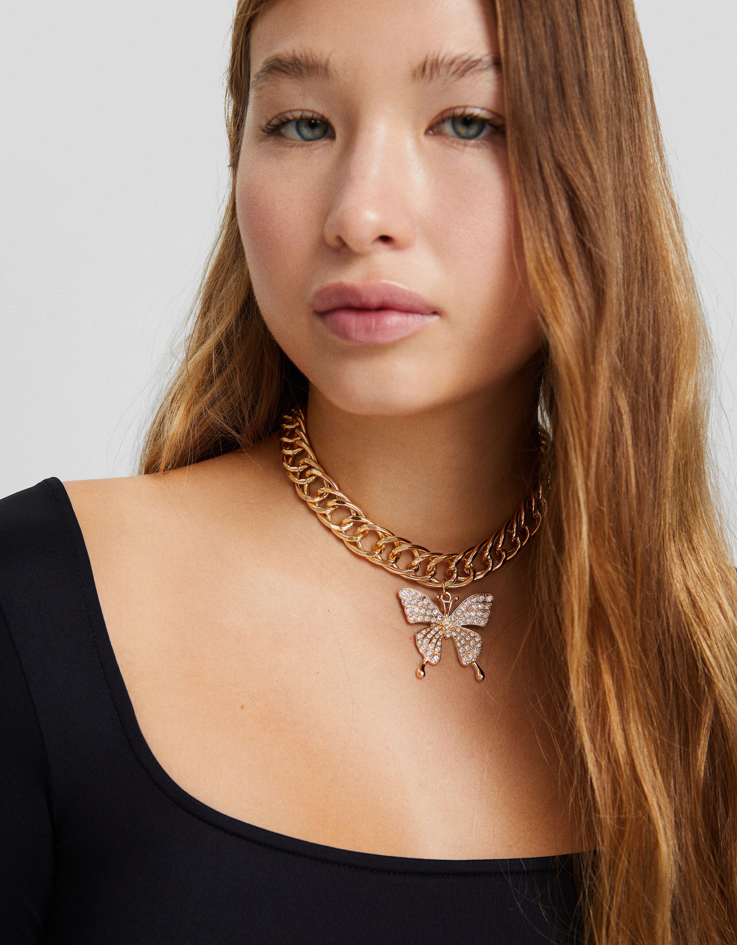 Collar cadena choker mariposa pedrería