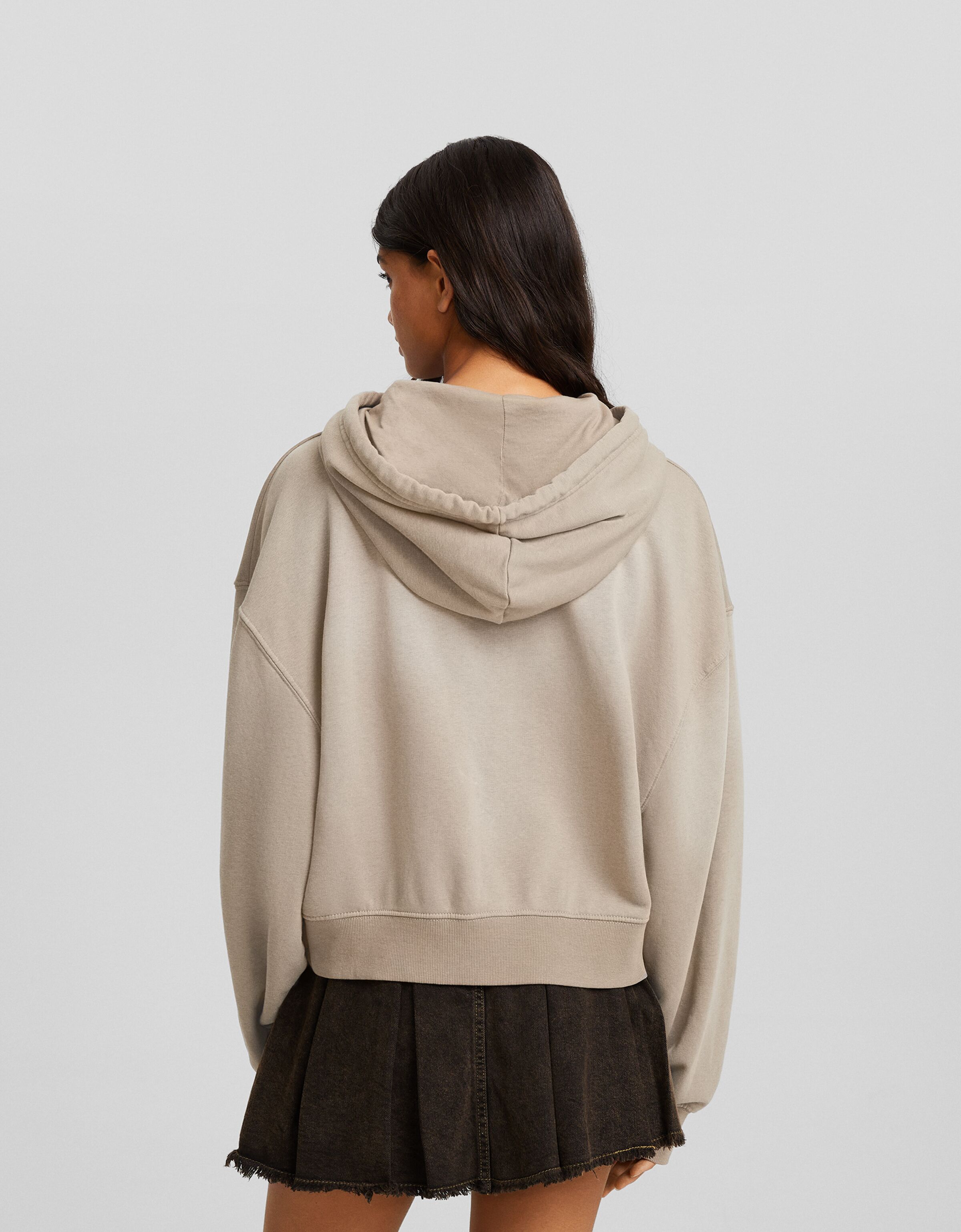 Sudadera capucha oversize efecto lavado texto