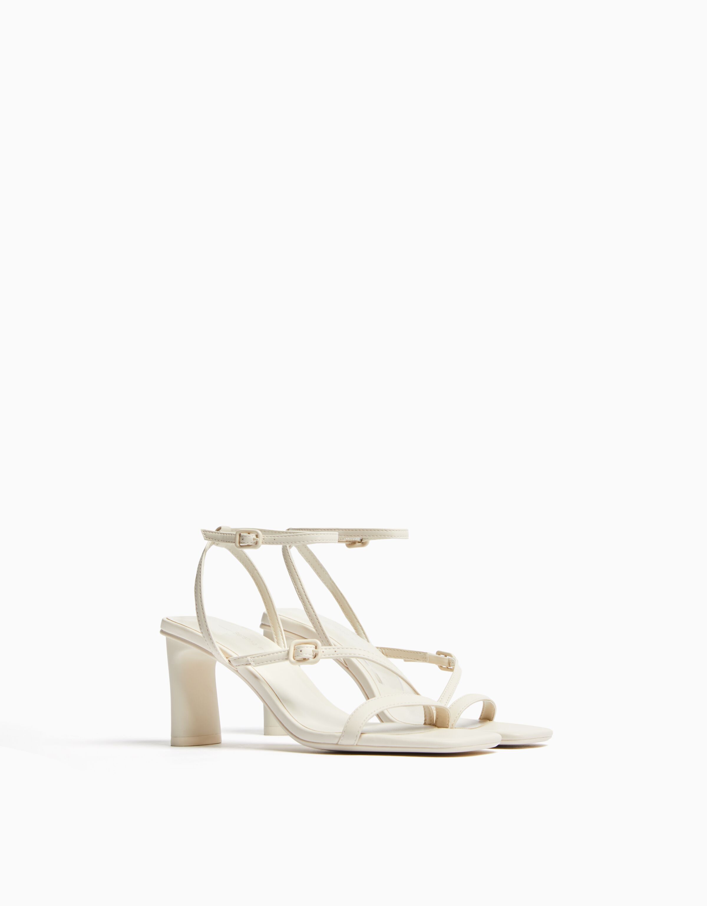 Sandalia tacón tiras pulsera