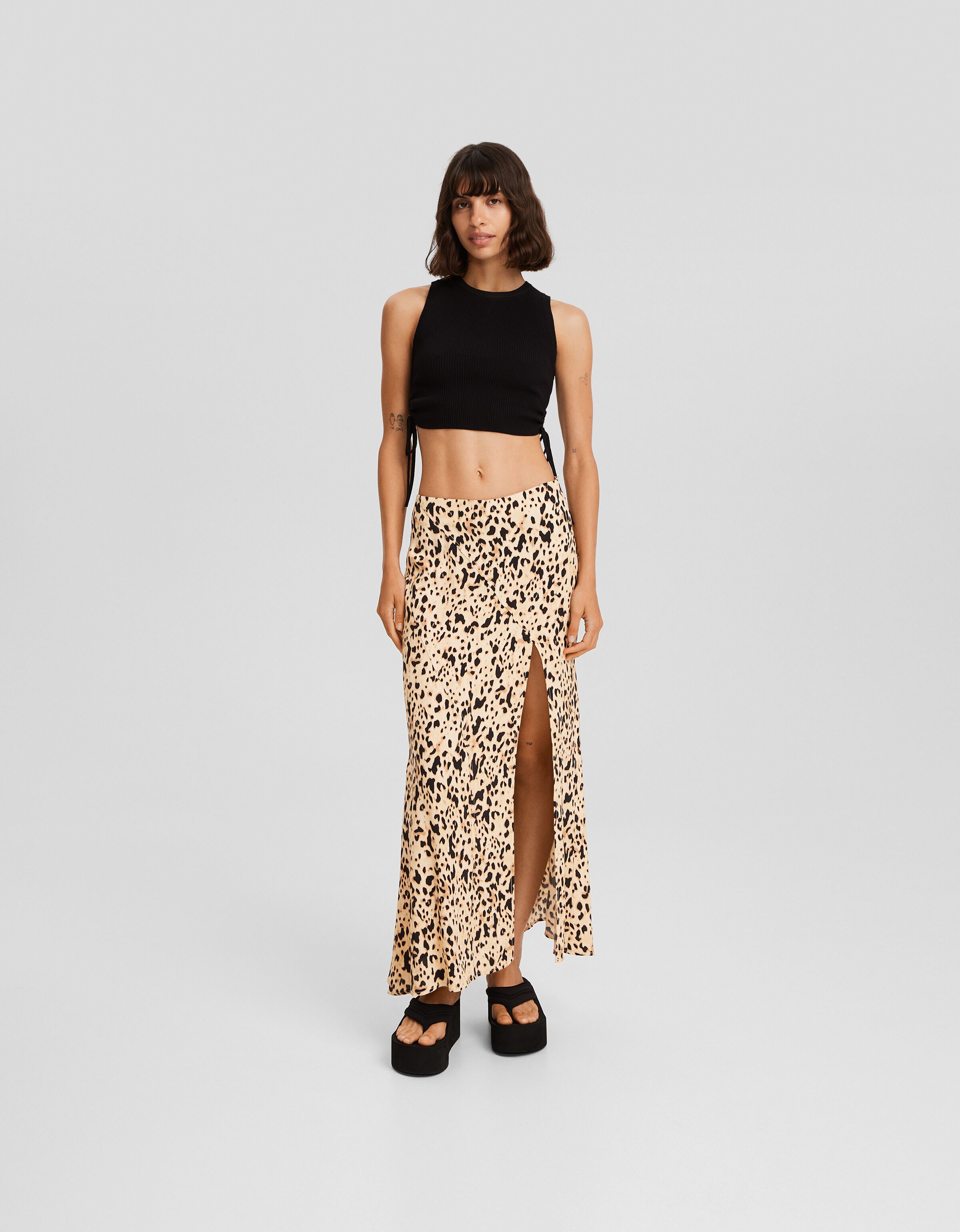 Falda midi animal print abertura