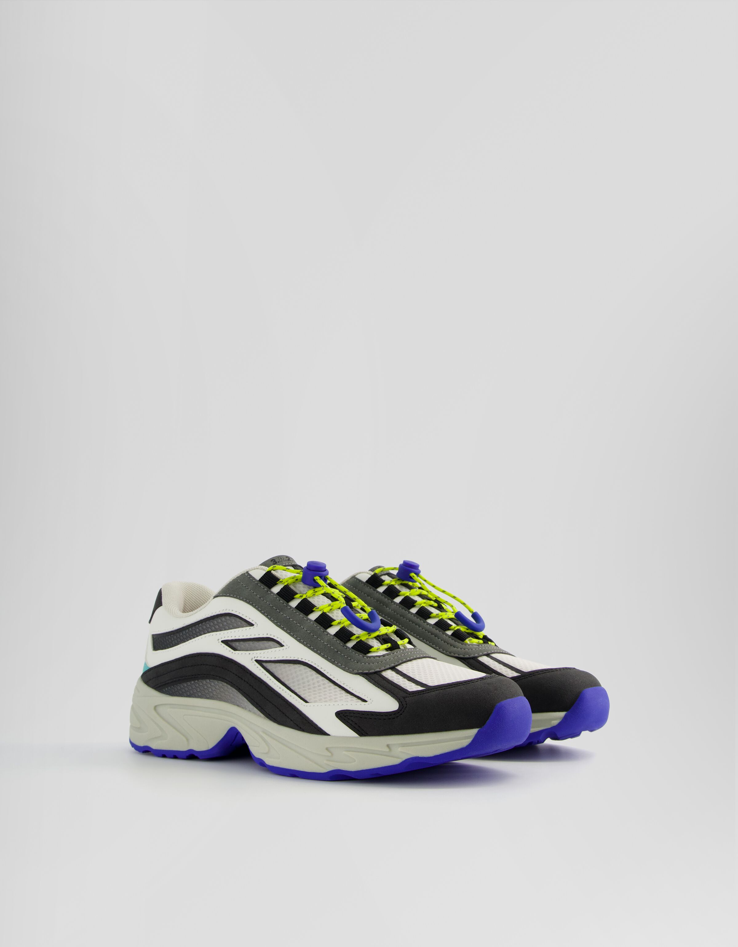 Deportivas detalles trekking hombre