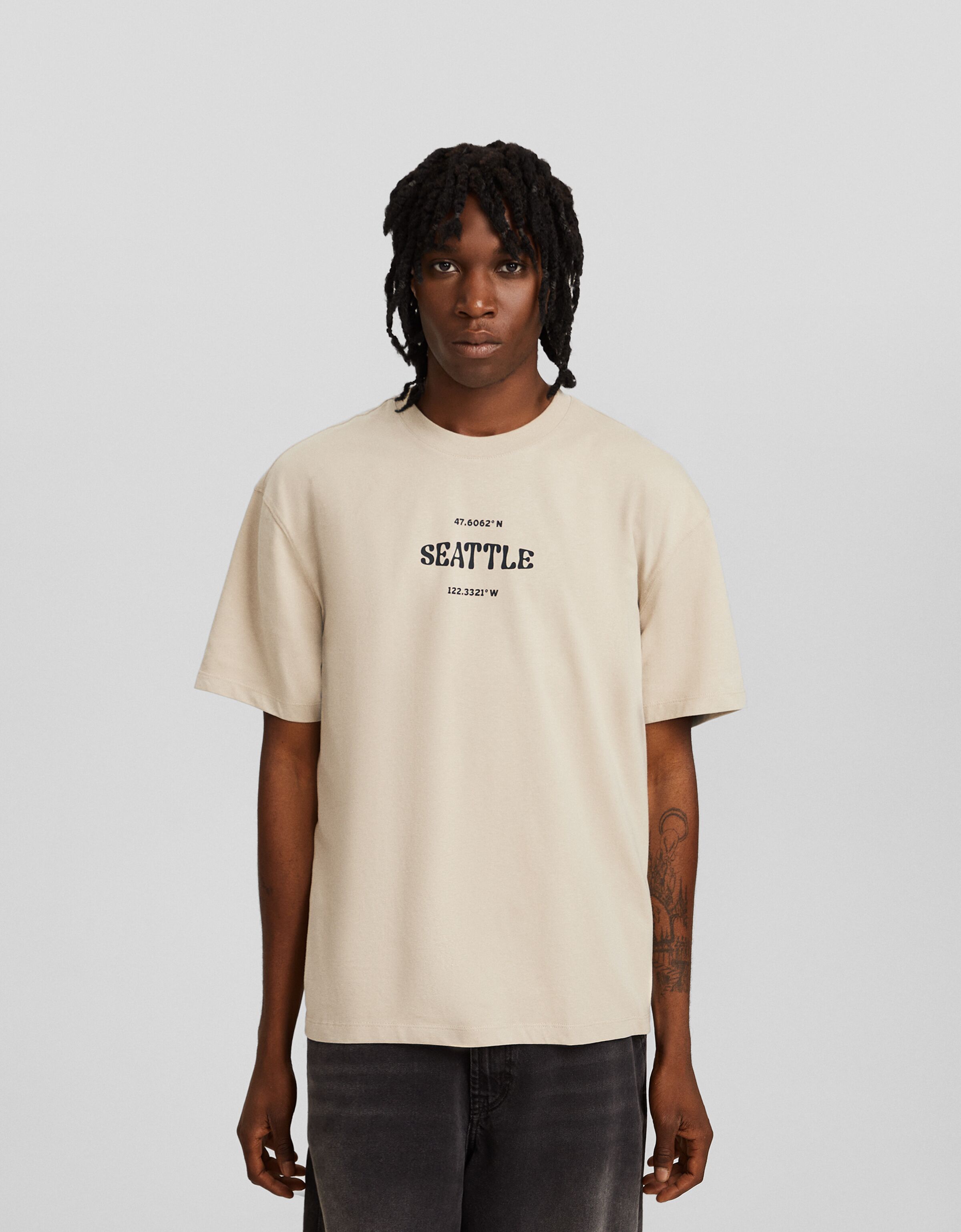 Camiseta manga corta boxy fit print bordado