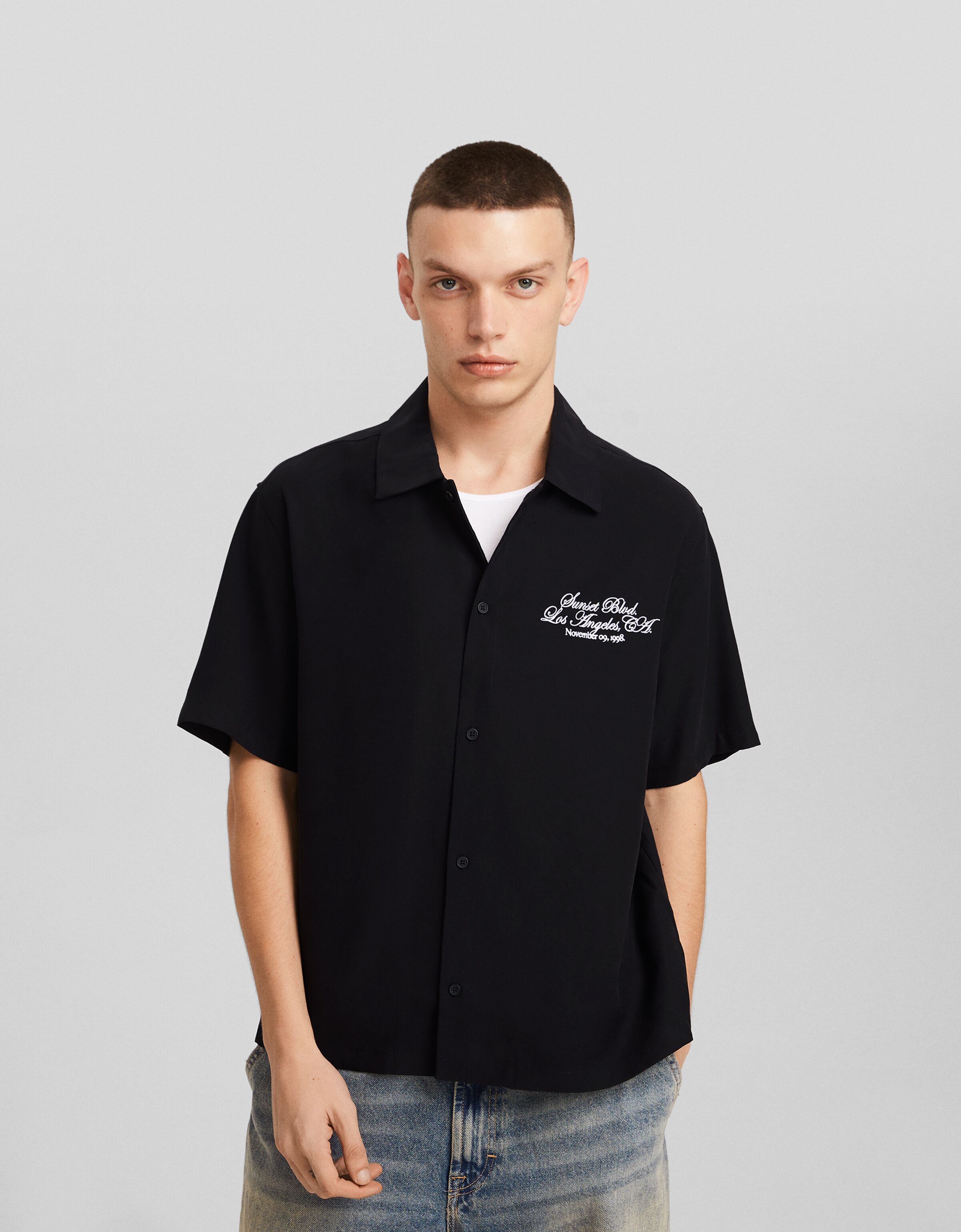 Camisa manga corta boxy fit bordado