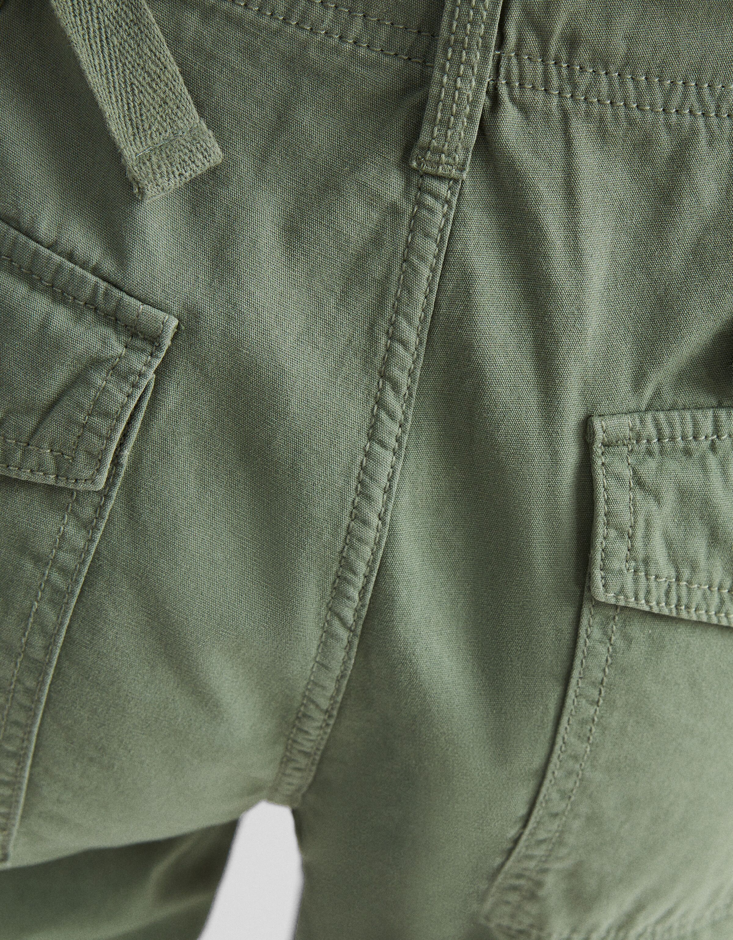 Pantalón straight cargo ajustable