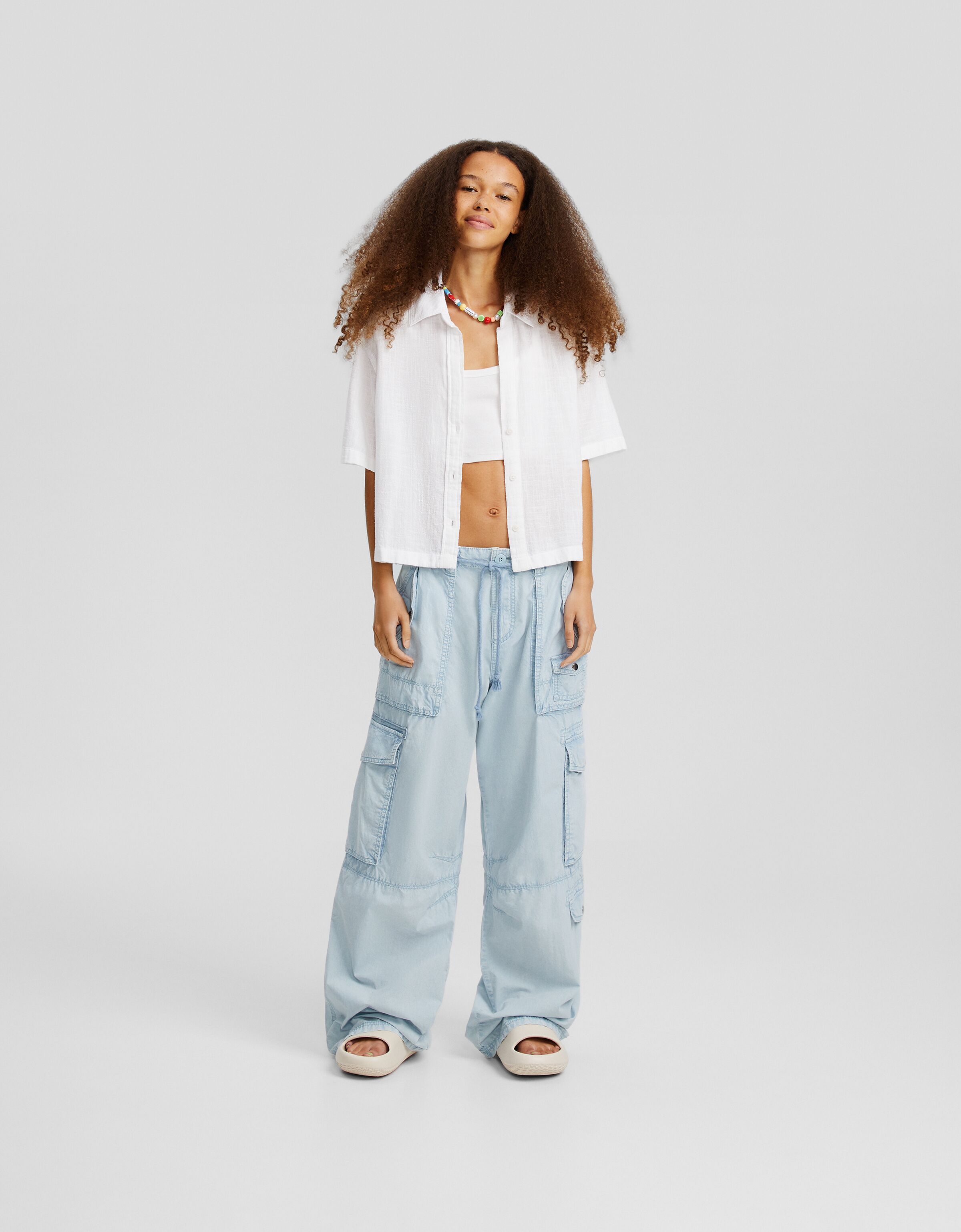 Pantalón straight multipocket efecto lavado