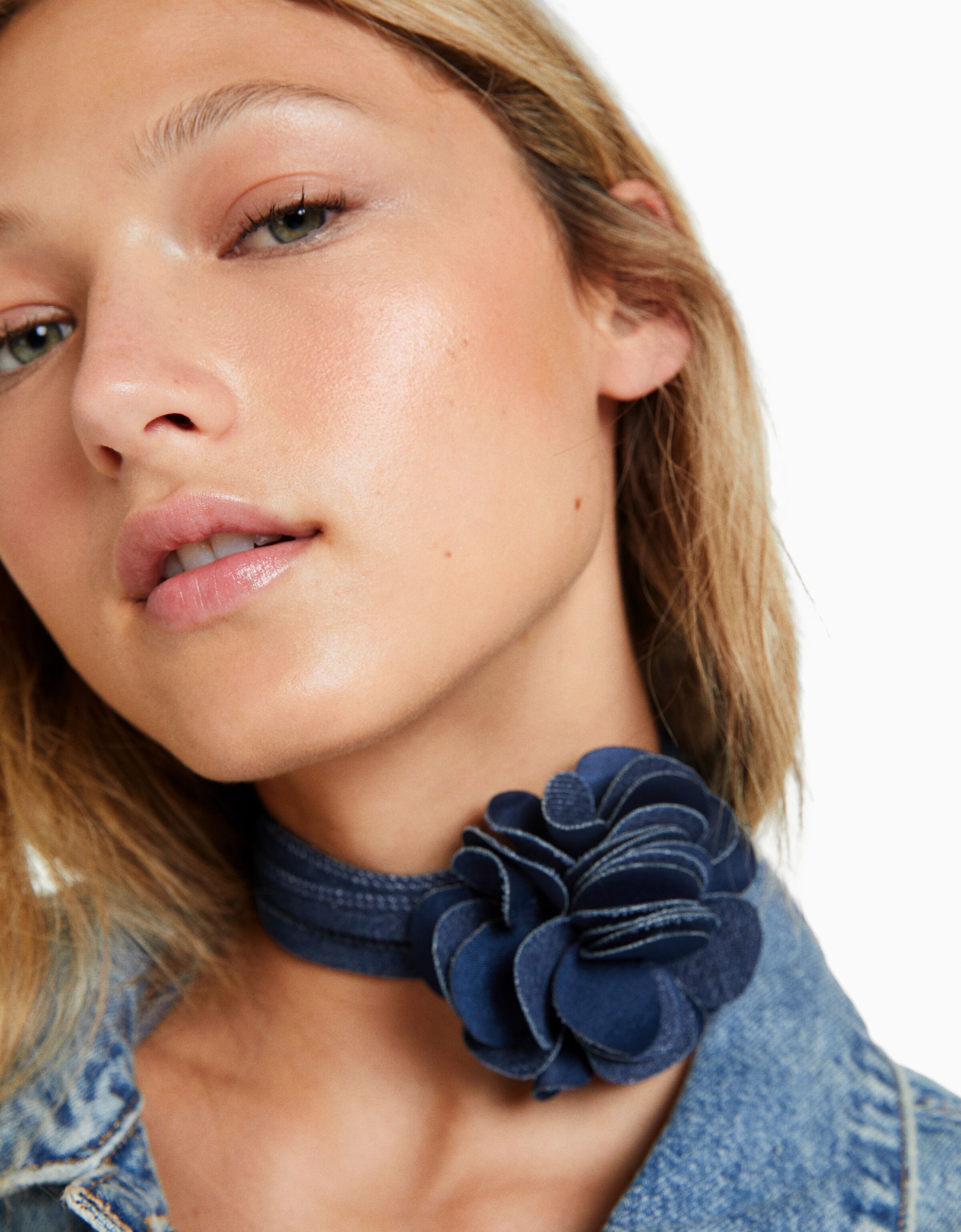 Collar choker flor denim