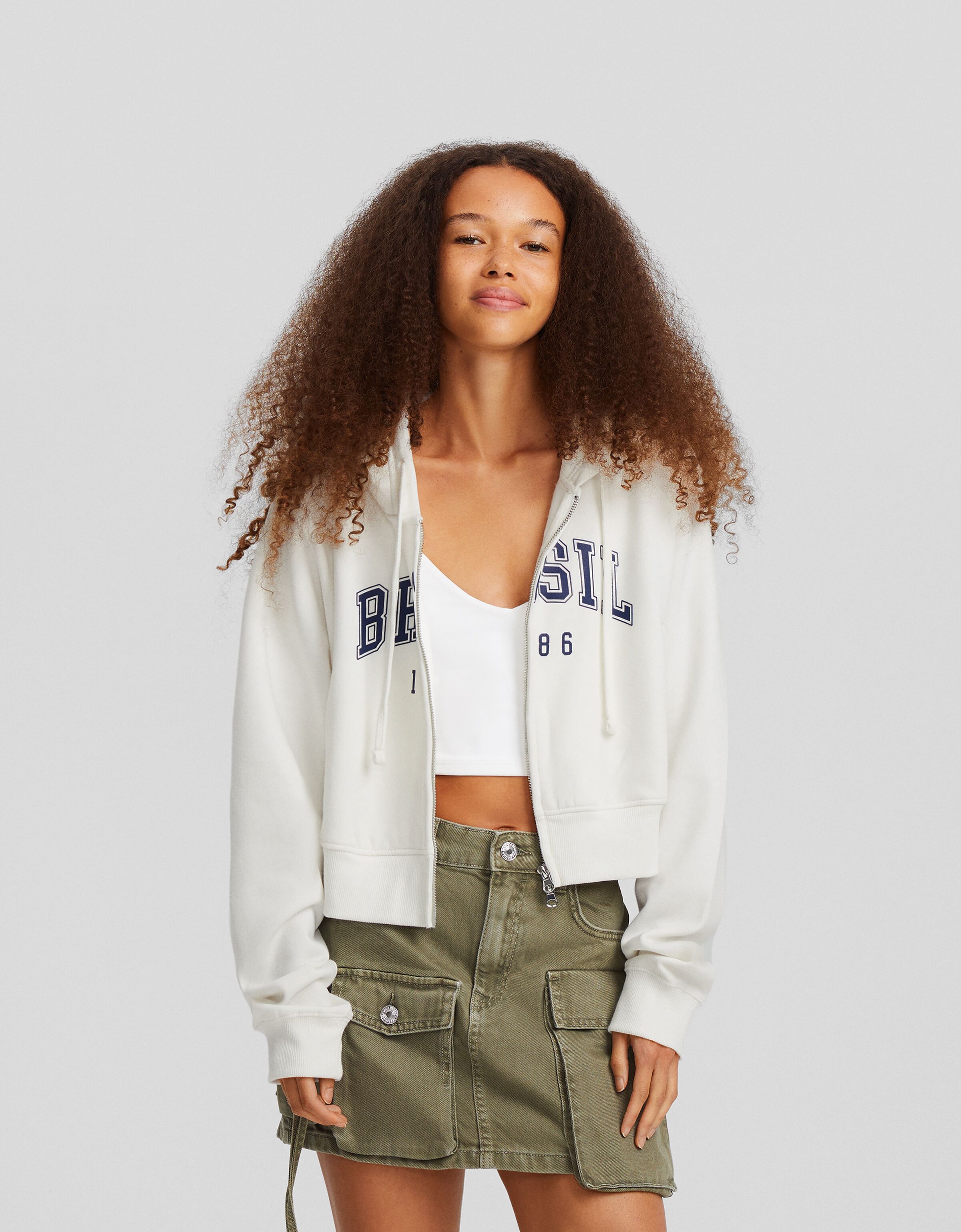 Sudadera cremallera capucha cropped print