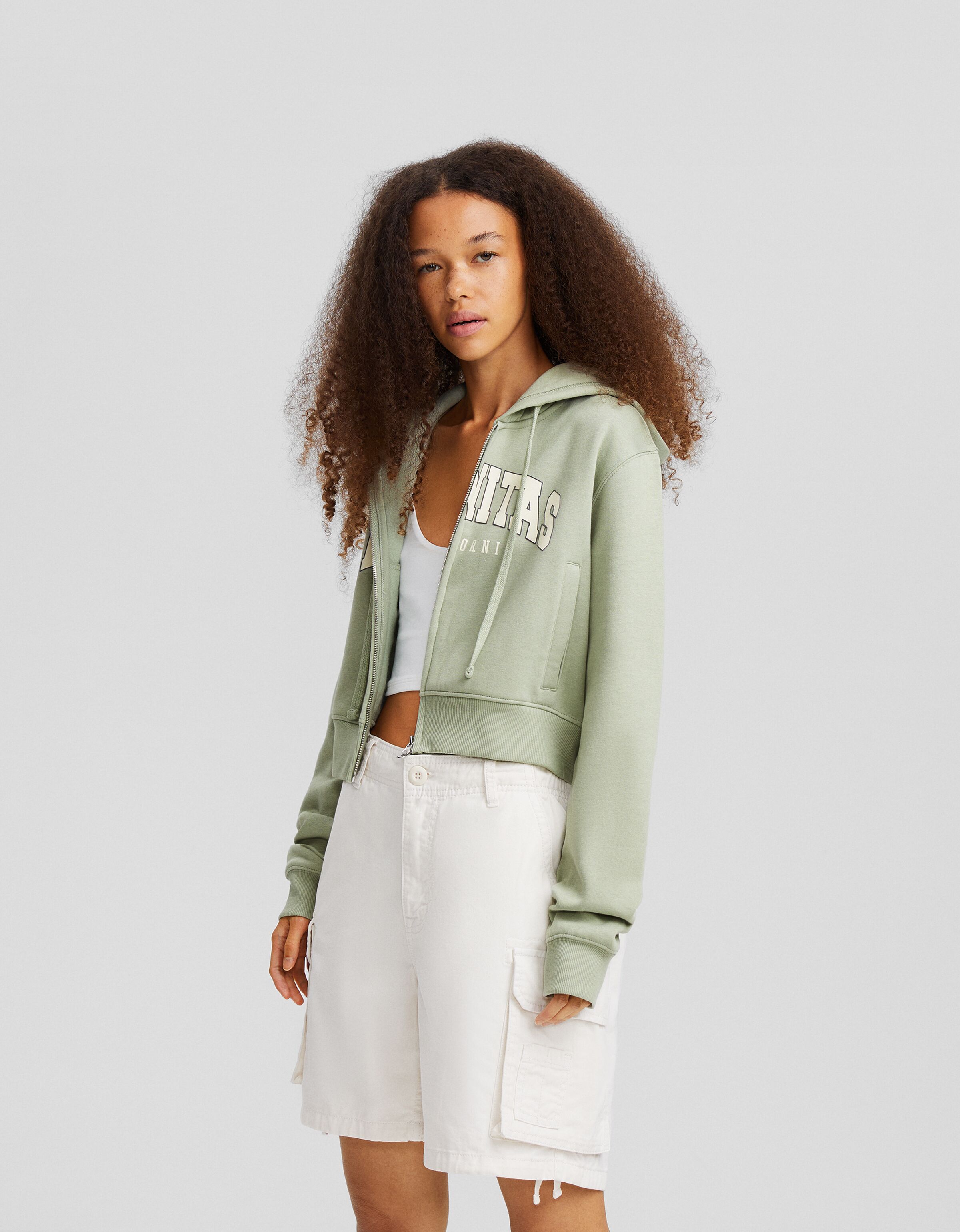 Sudadera cremallera capucha cropped print