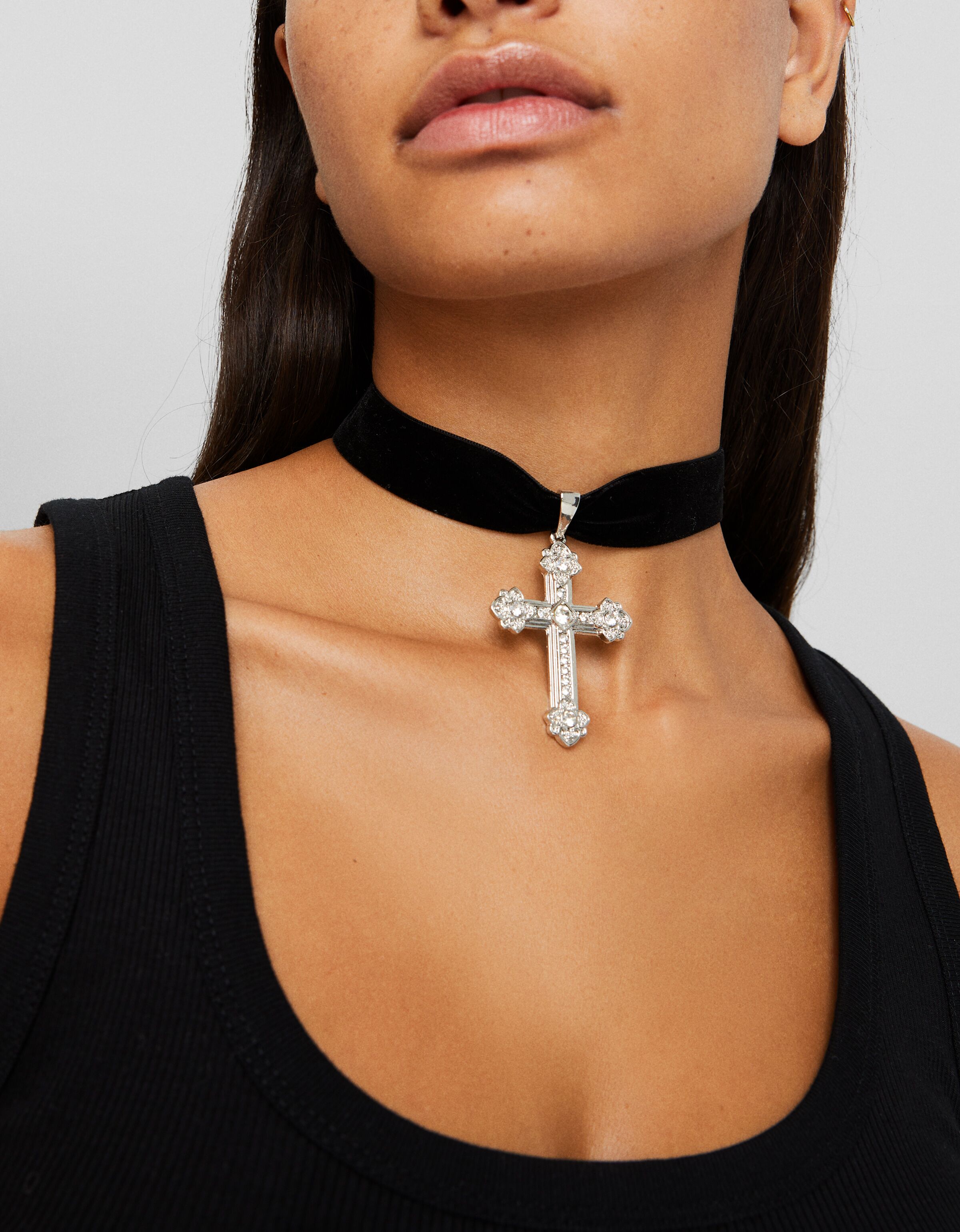 Collar choker cruz pedrería