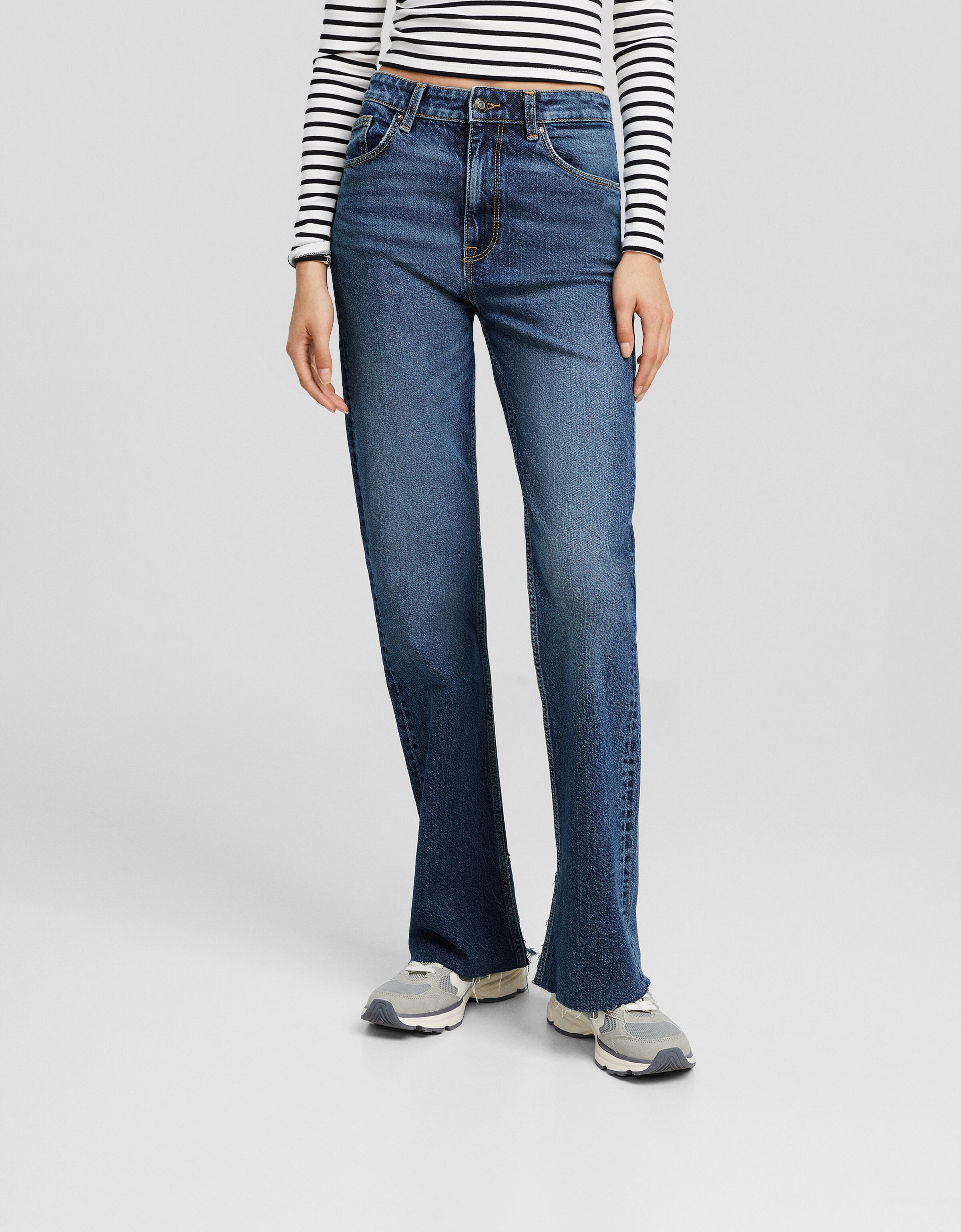 Jeans straight confort abertura lateral