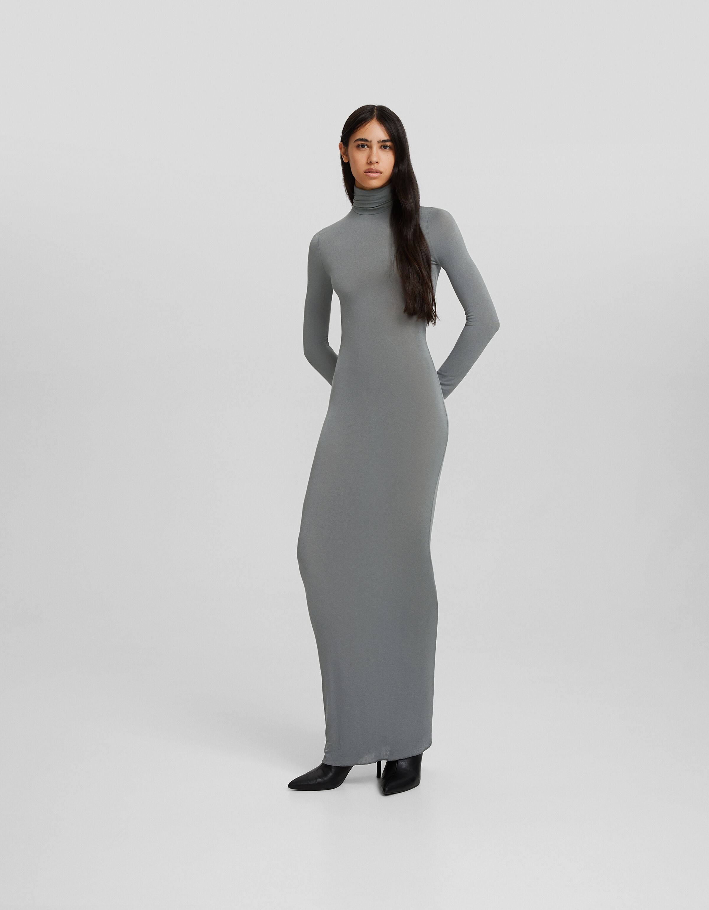 Vestido largo manga larga cuello subido