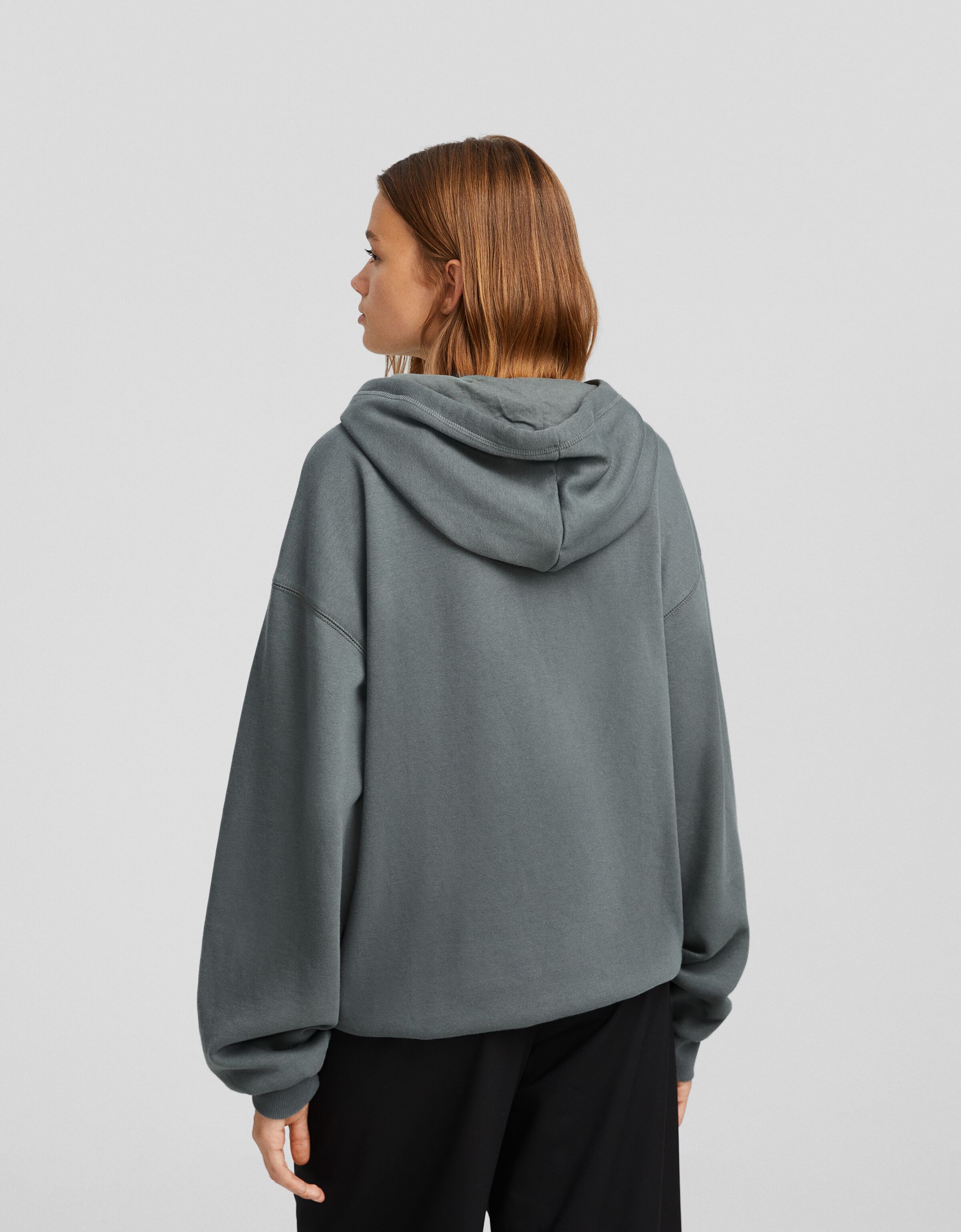Sudadera capucha oversize bolsillo