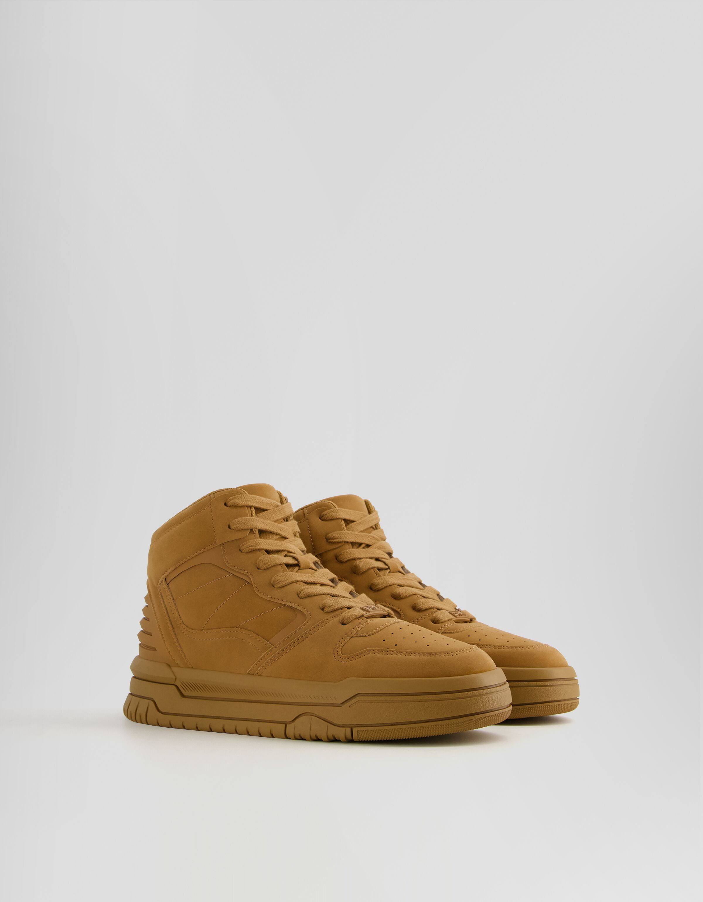 Zapatillas abotinadas talón engomado tipo basket hombre