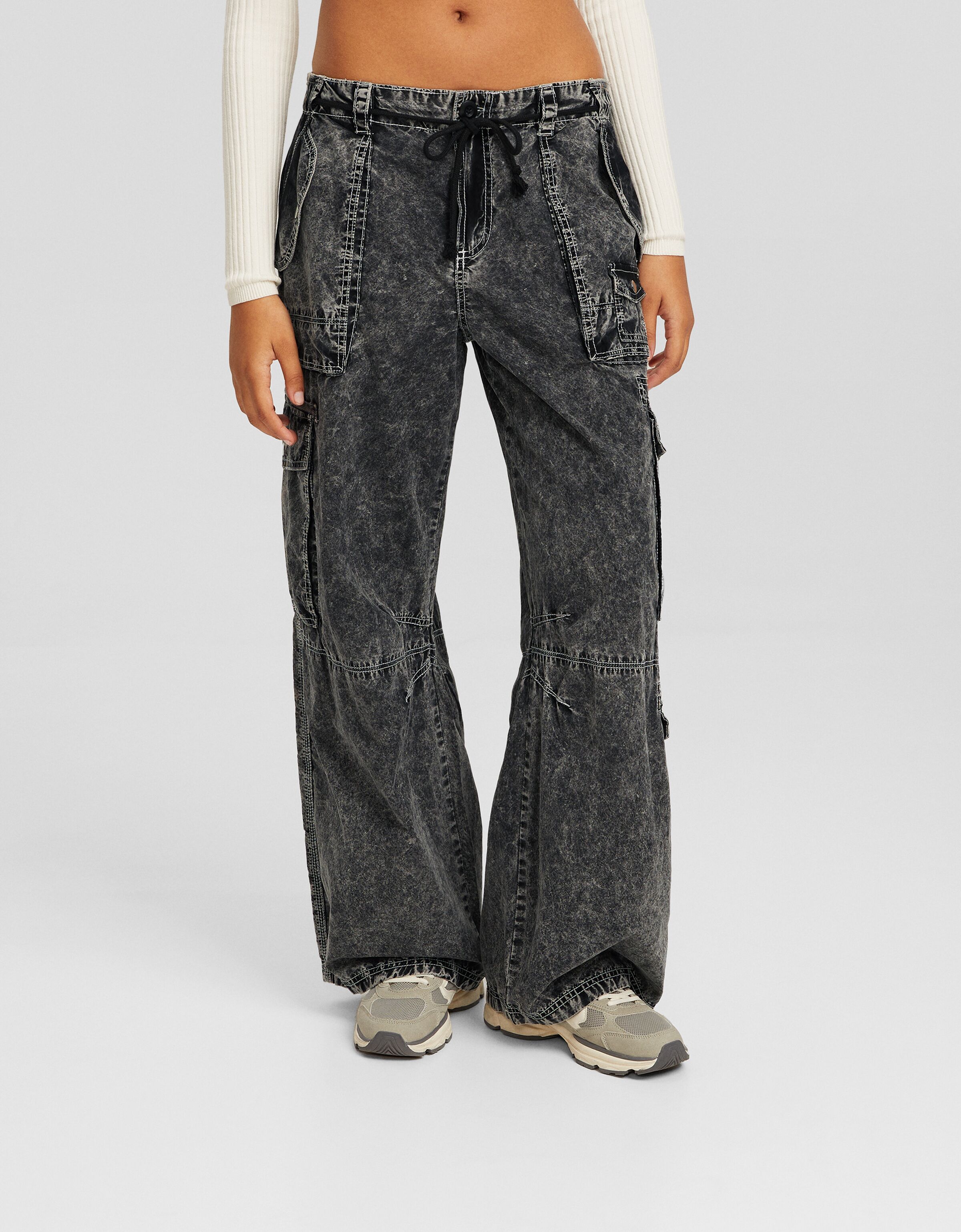 Pantalón straight multipocket efecto lavado