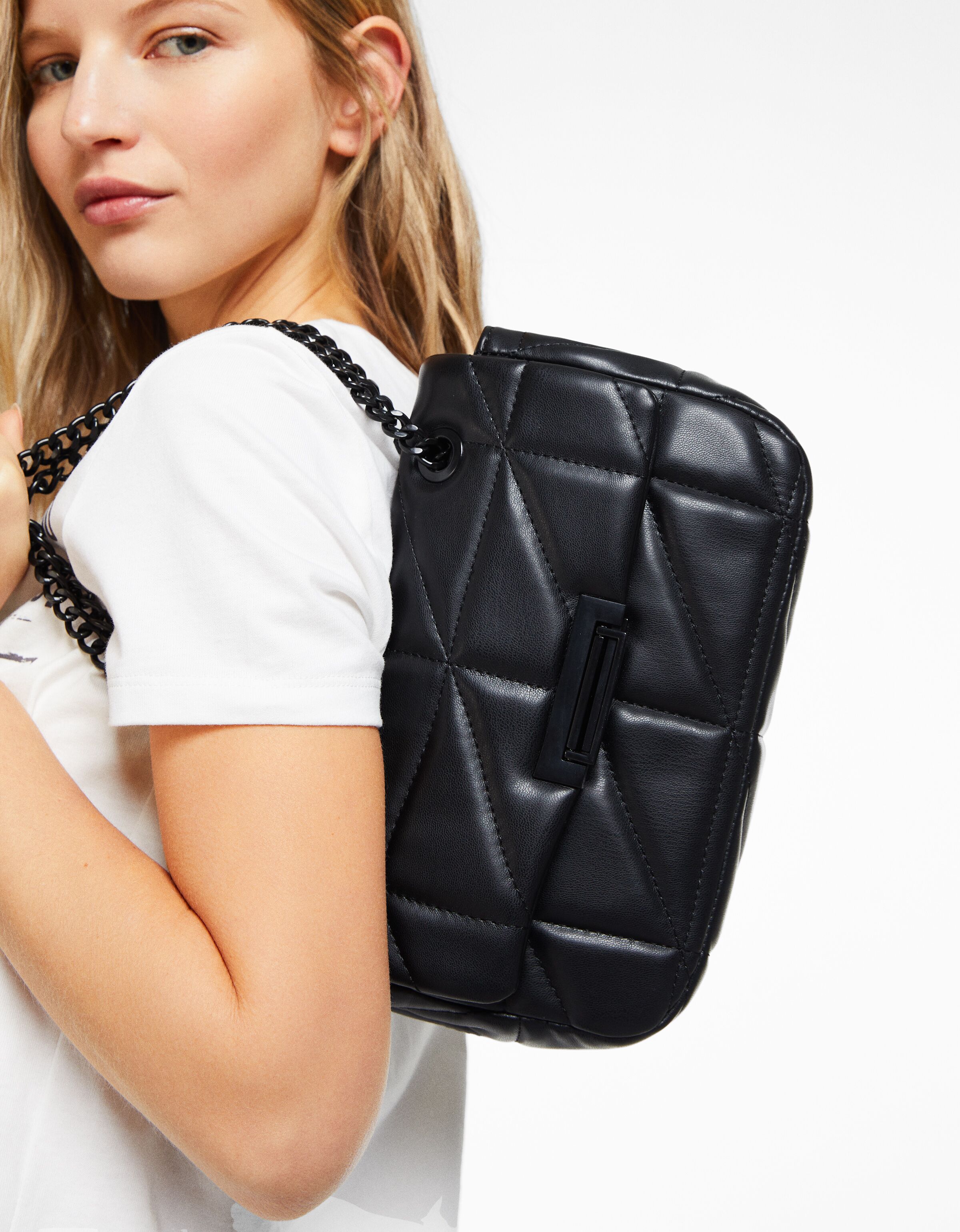 Bolso bandolera multiposición acolchado cadena