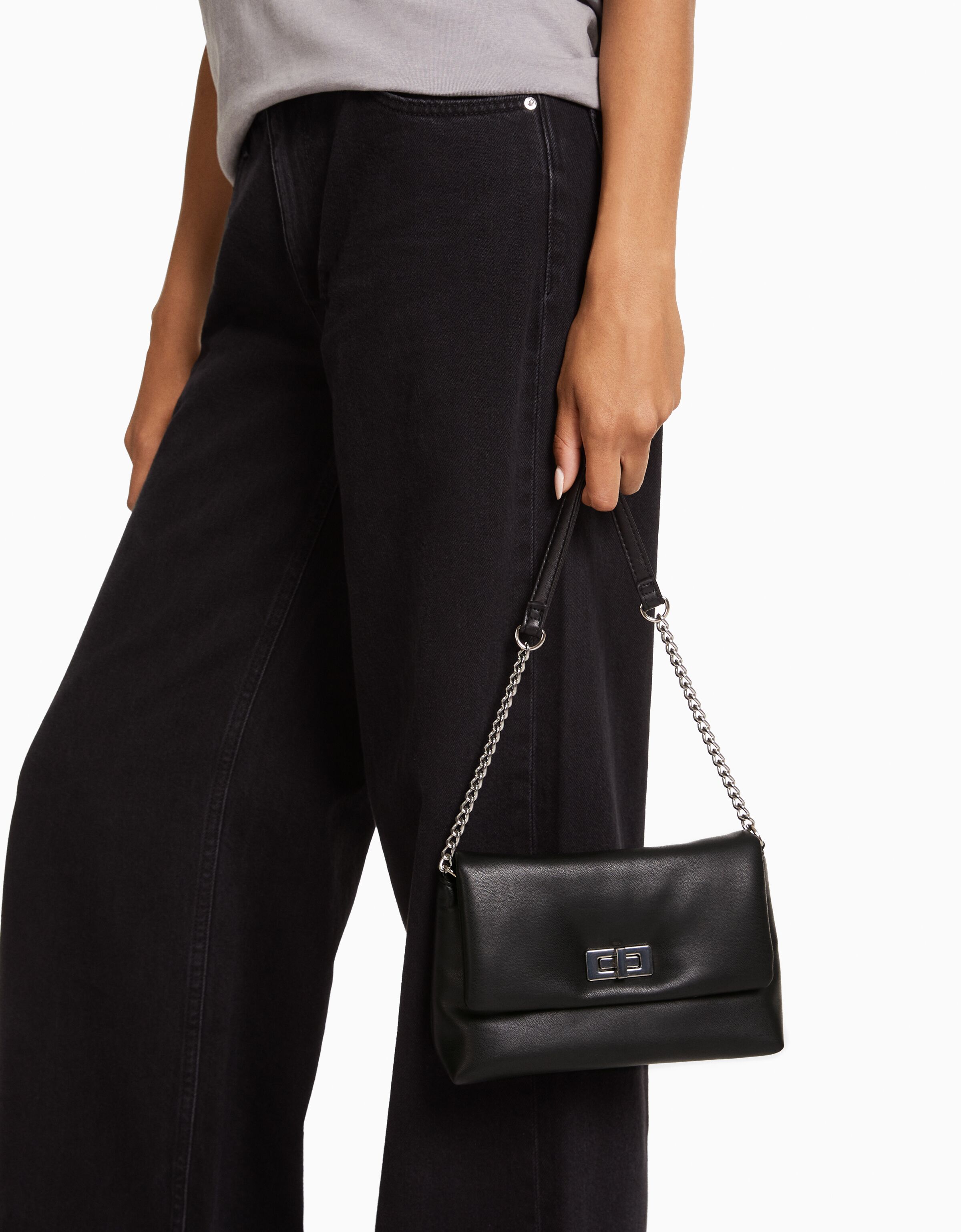 Bolso bandolera cadena detalle cierre