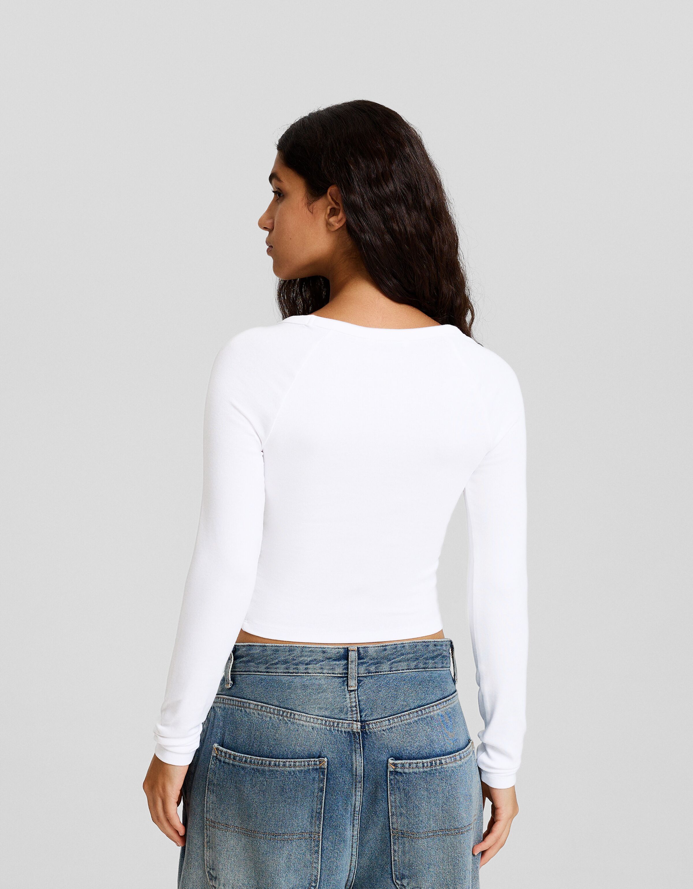 Camiseta manga larga cuello pico