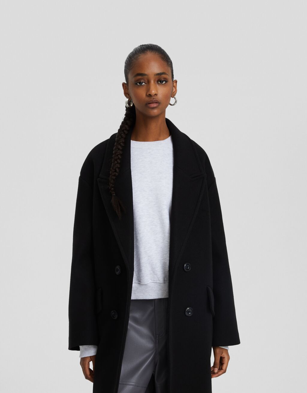 Abrigo largo hombro caído