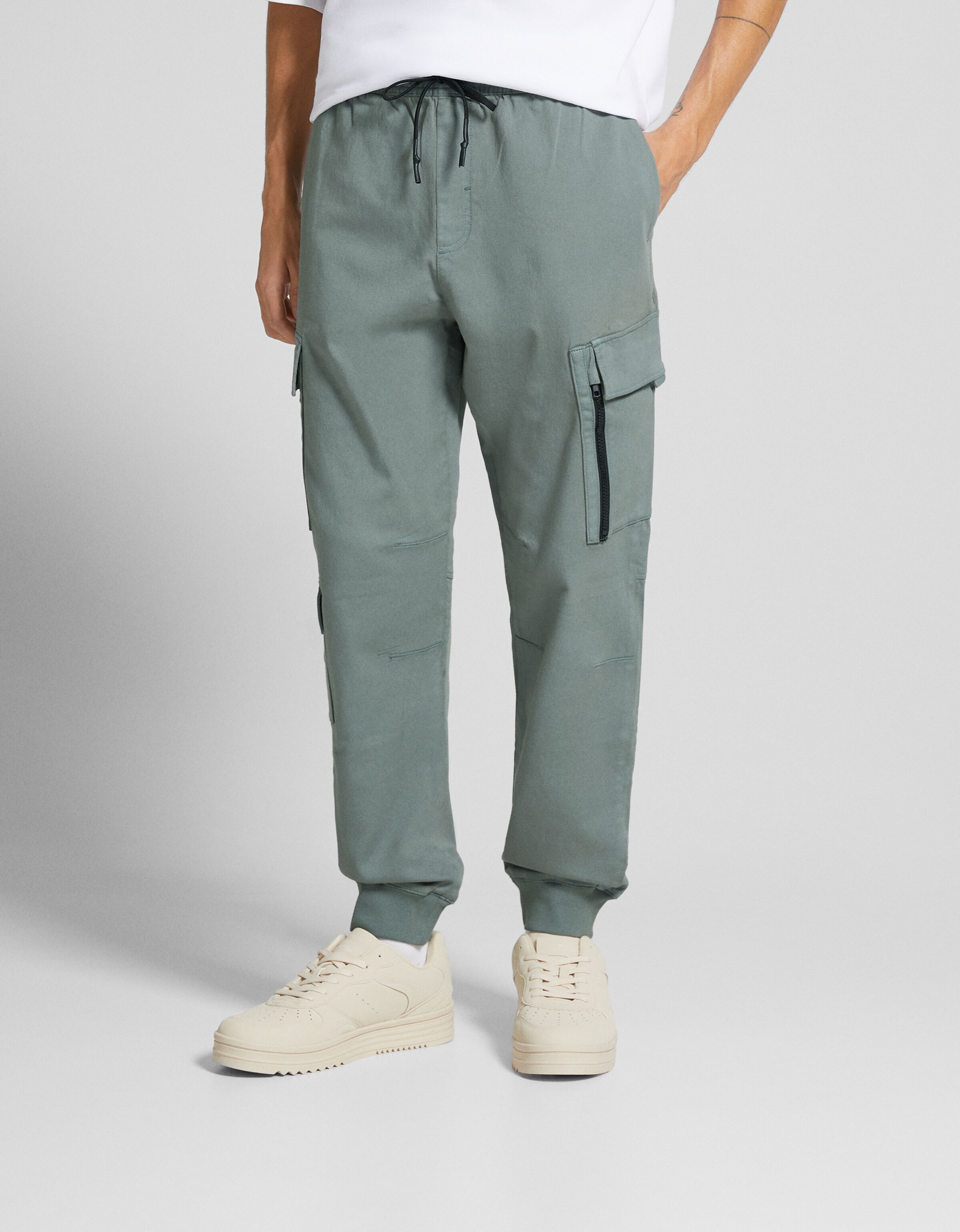 Pantalón jogger cargo slim