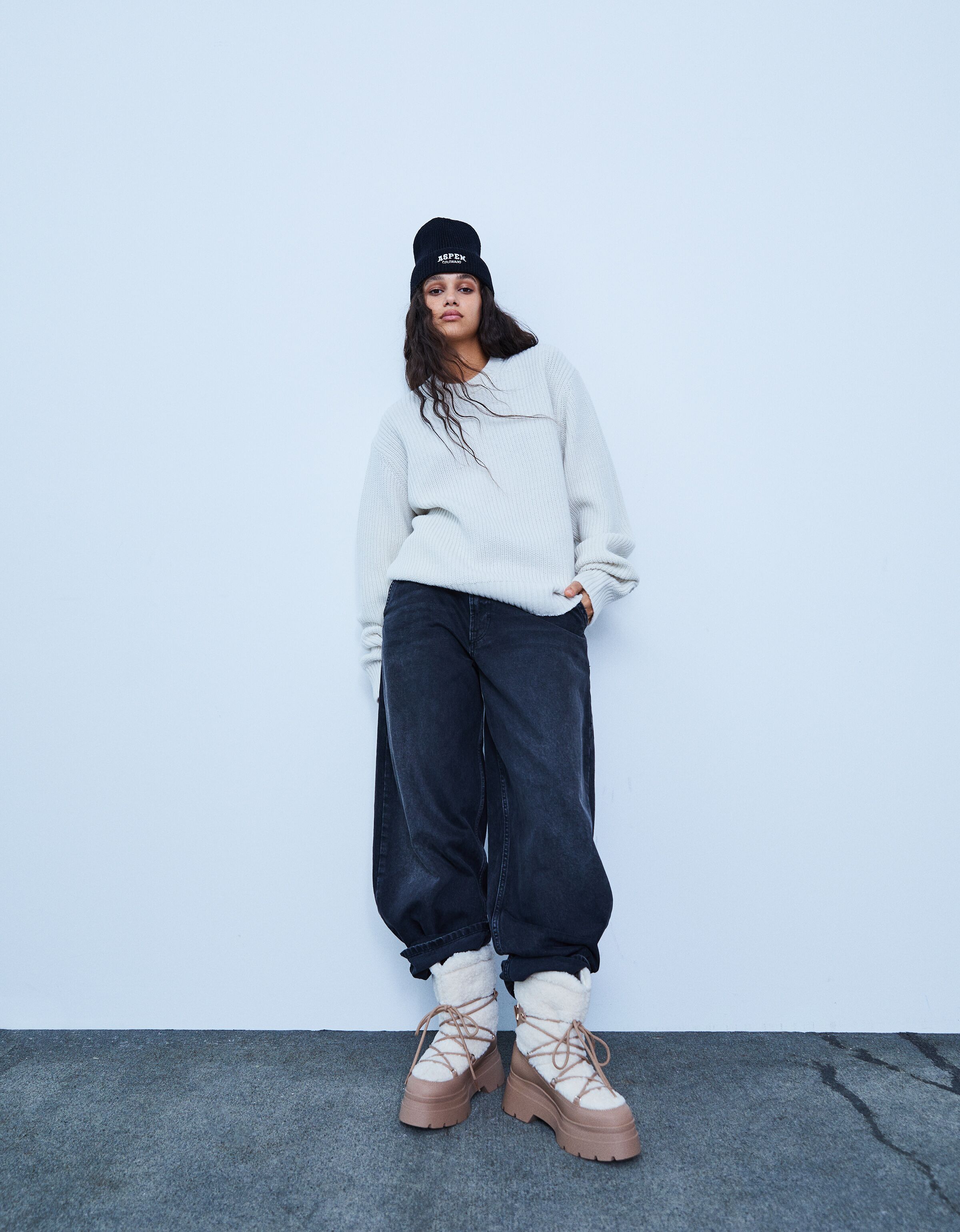 Botines combinados borreguillo detalle cordones