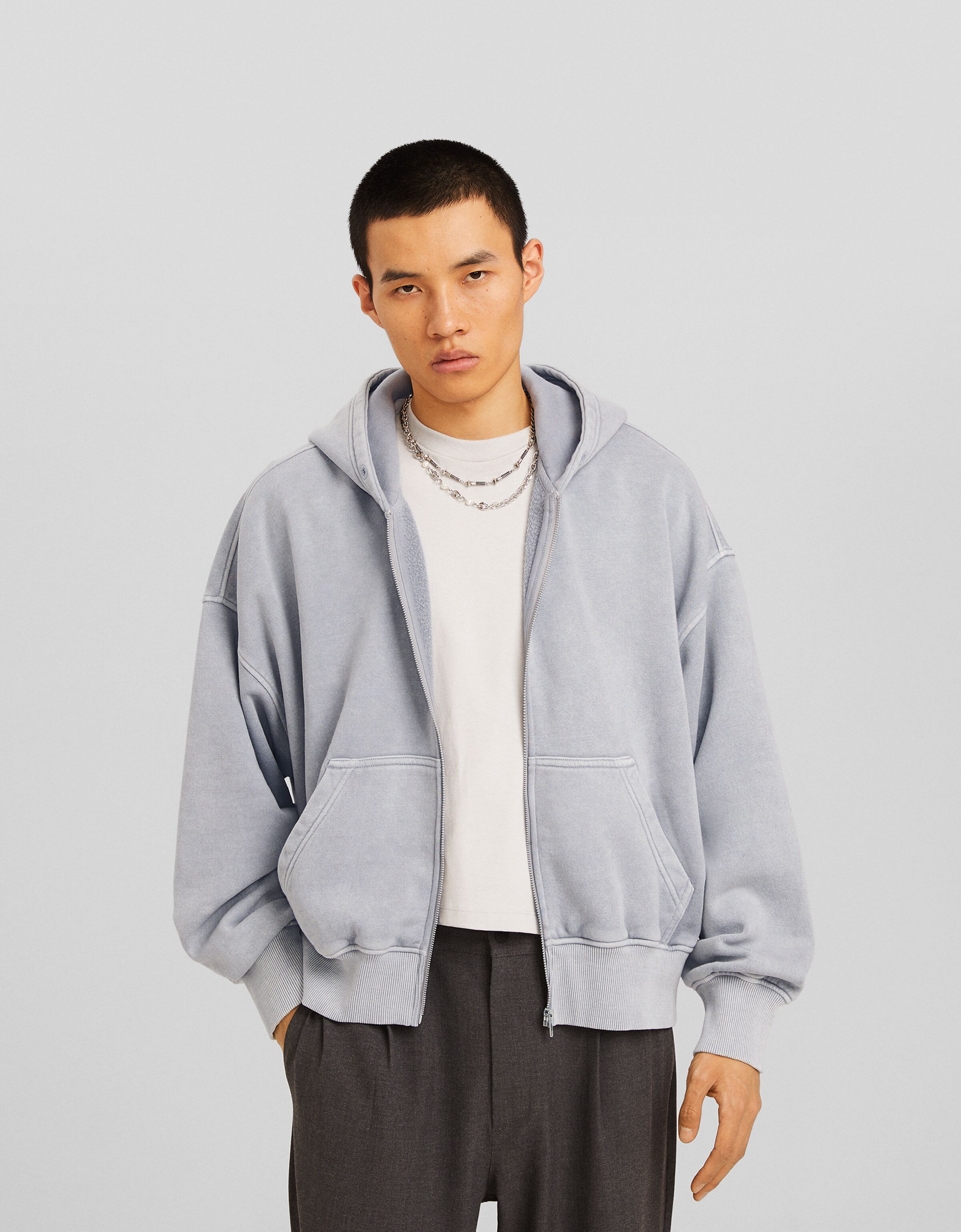 Sudadera cremallera capucha cropped efecto lavado