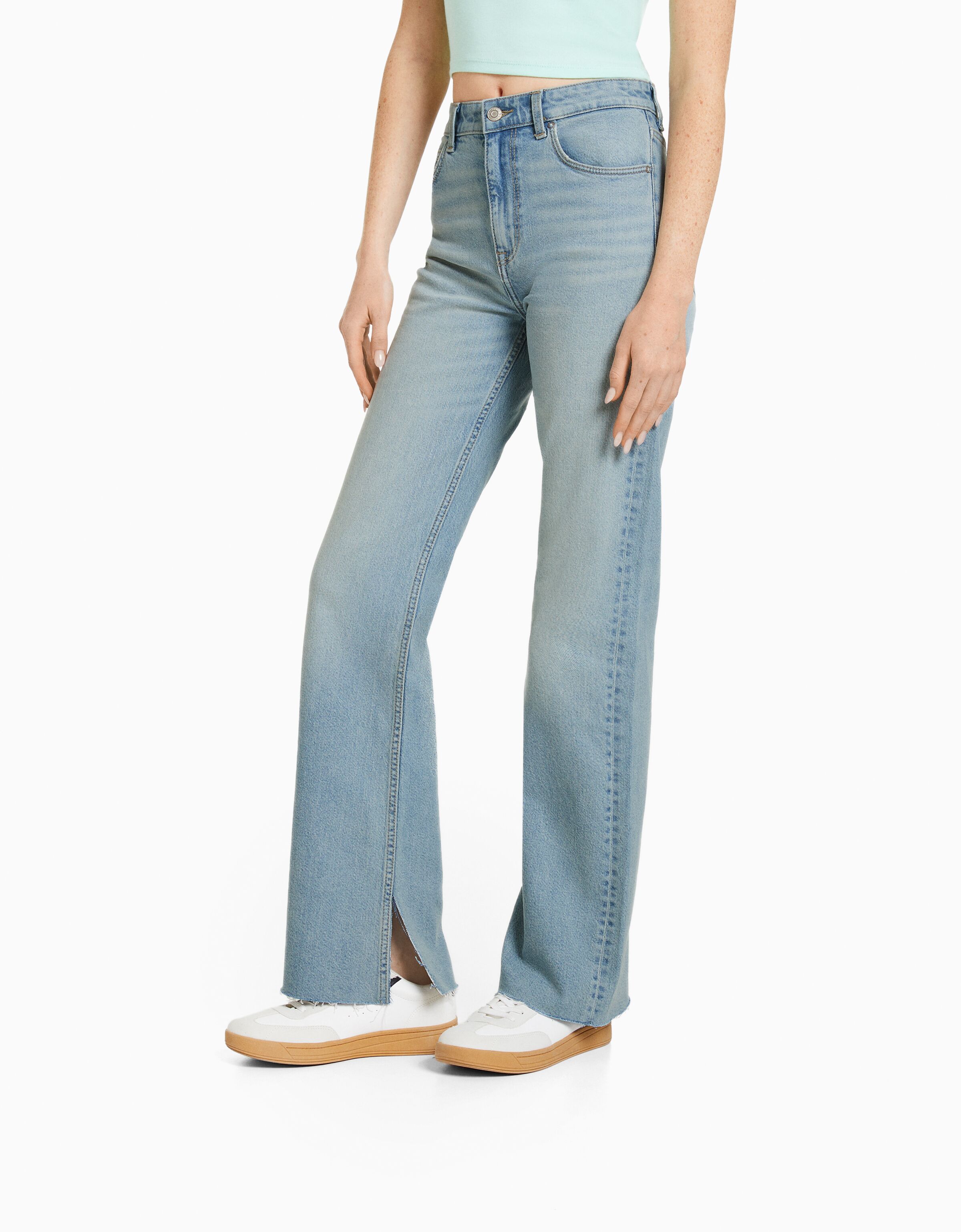 Jeans straight confort abertura lateral
