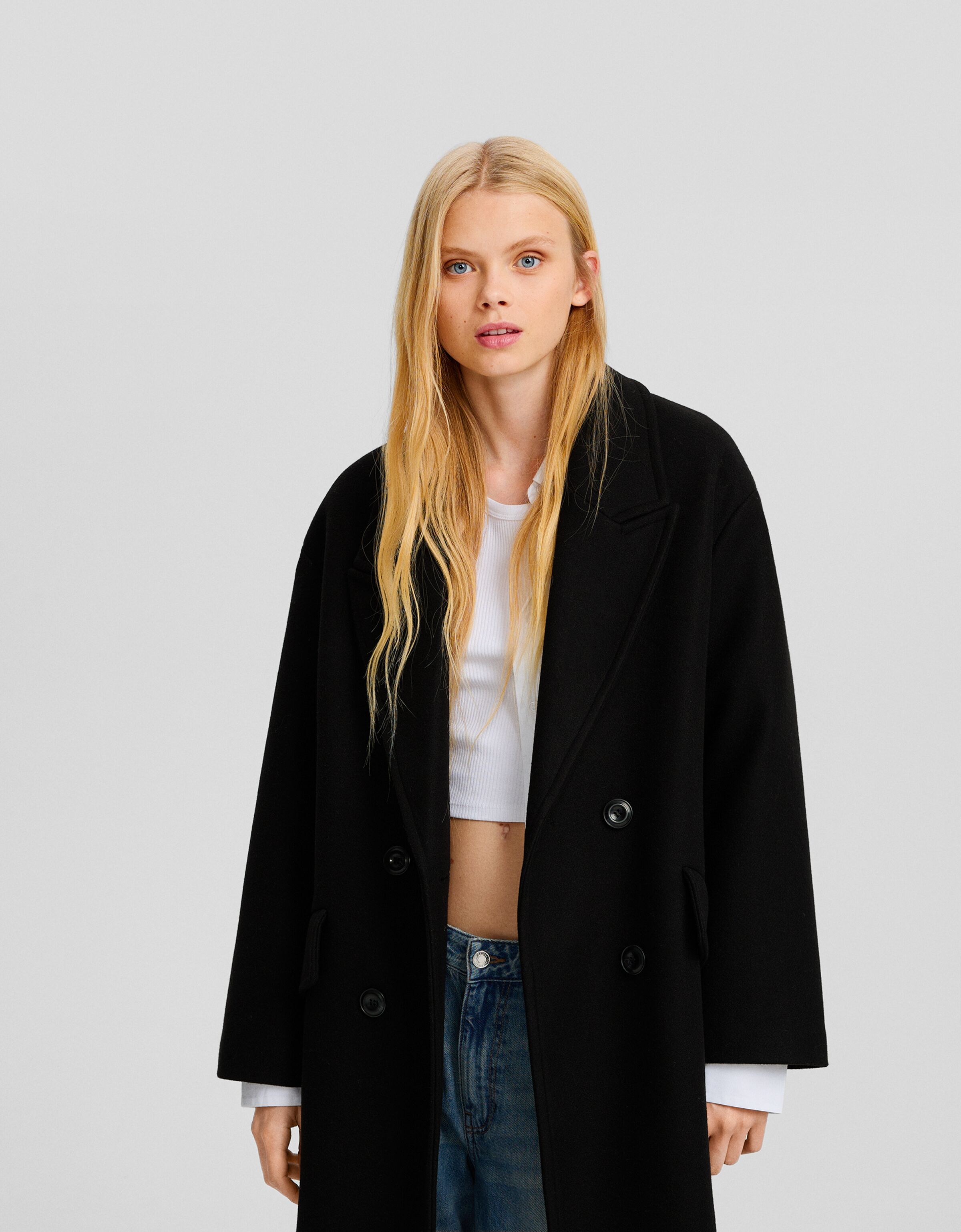 Abrigo largo hombro caído