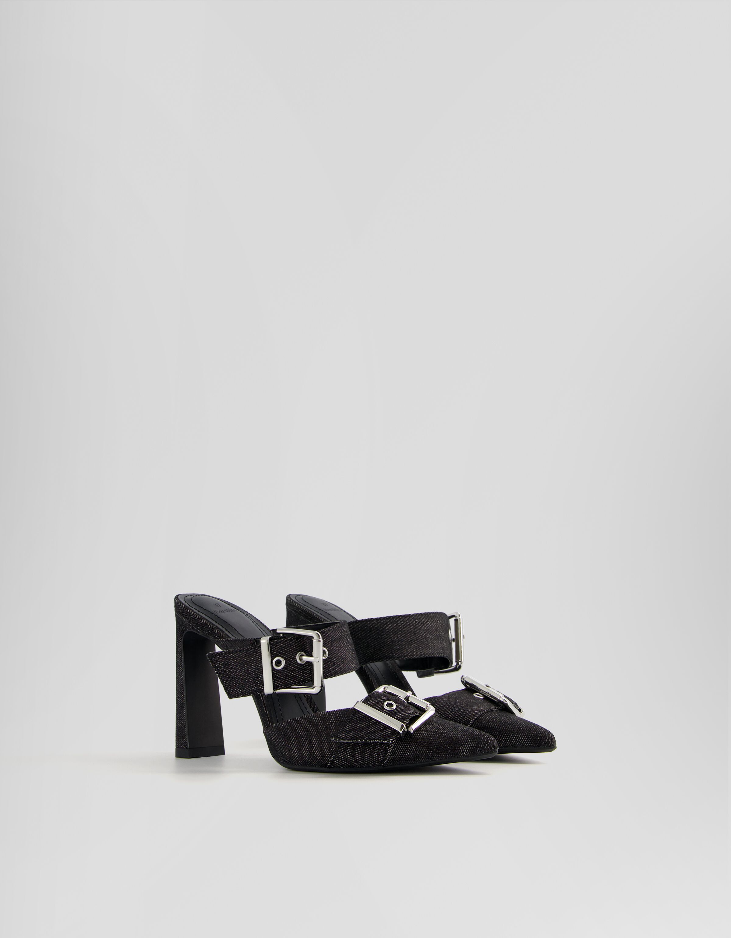 Zapato tacón hebillas tipo mule denim