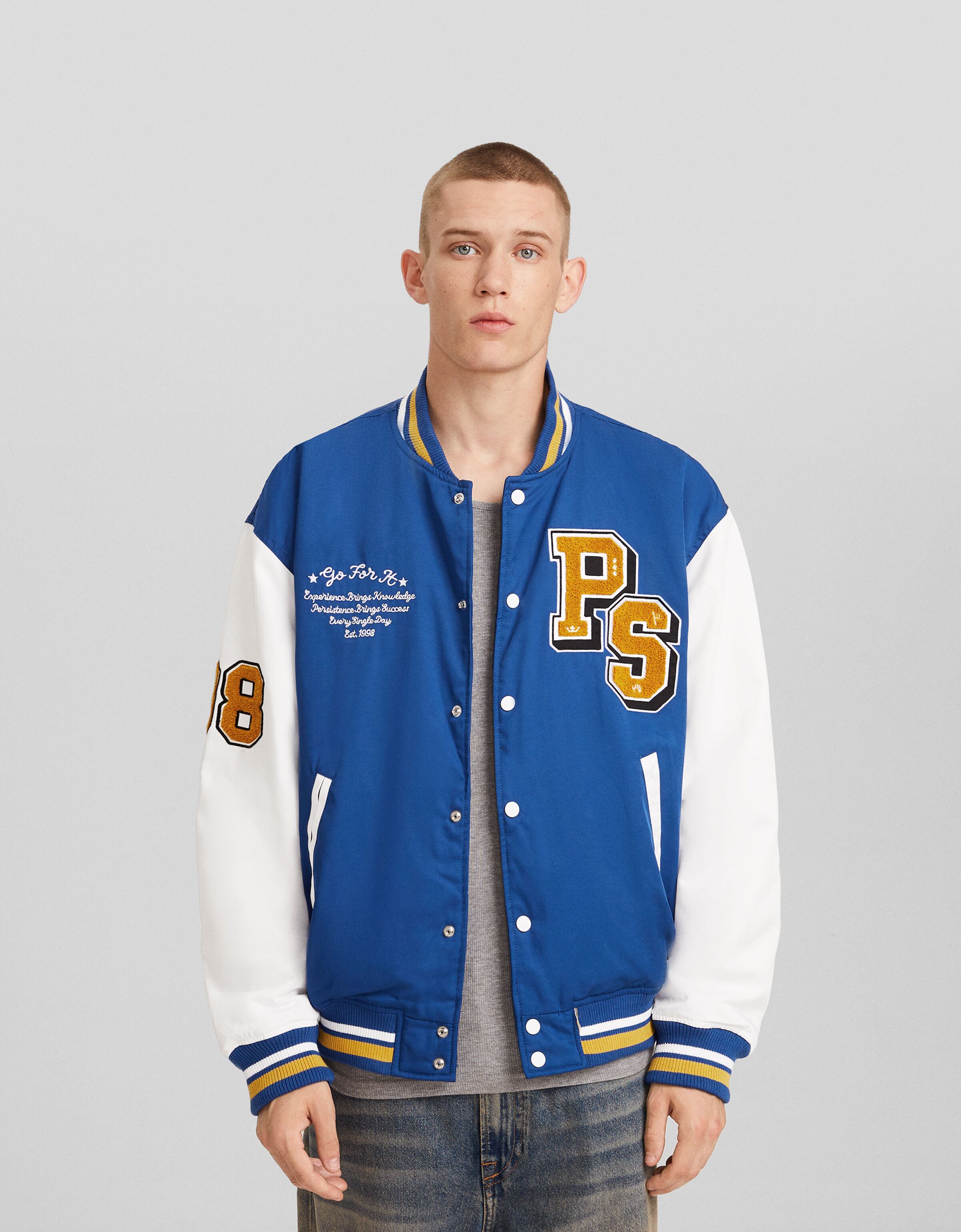 Cazadora bomber acolchada parches