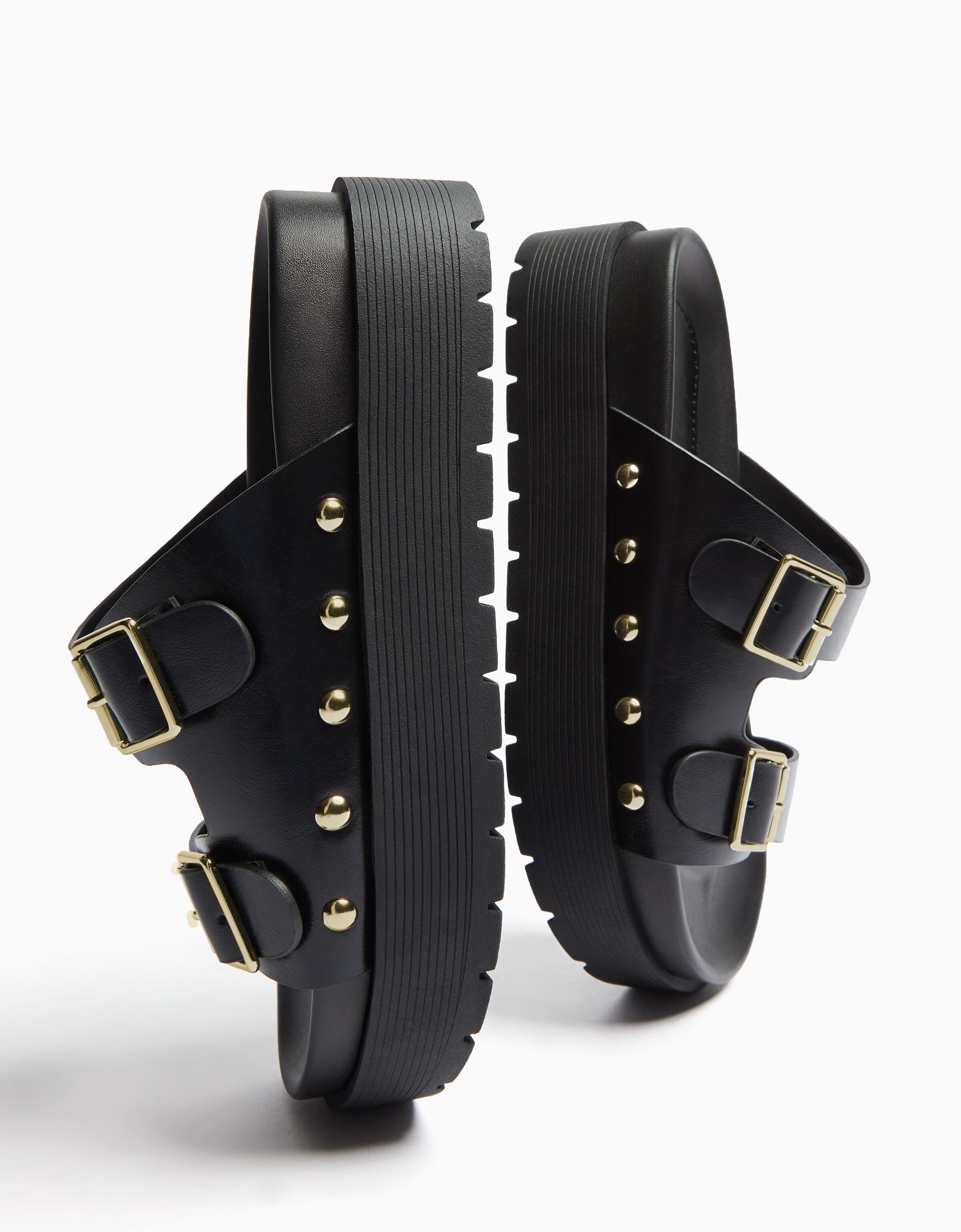 Sandalia plana plataforma hebillas