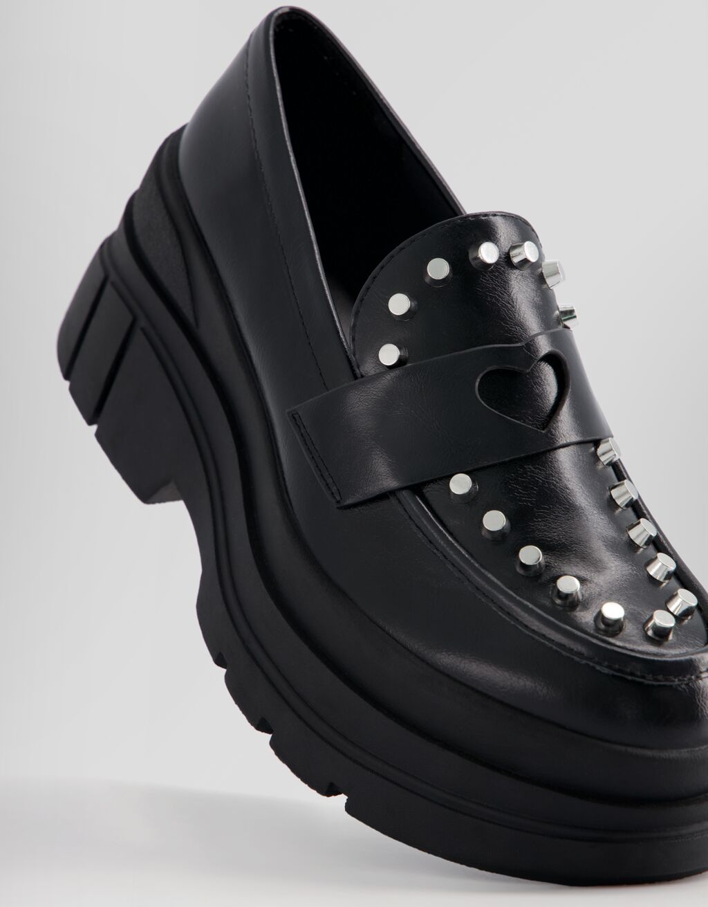 Mocasín tachas suela volumen