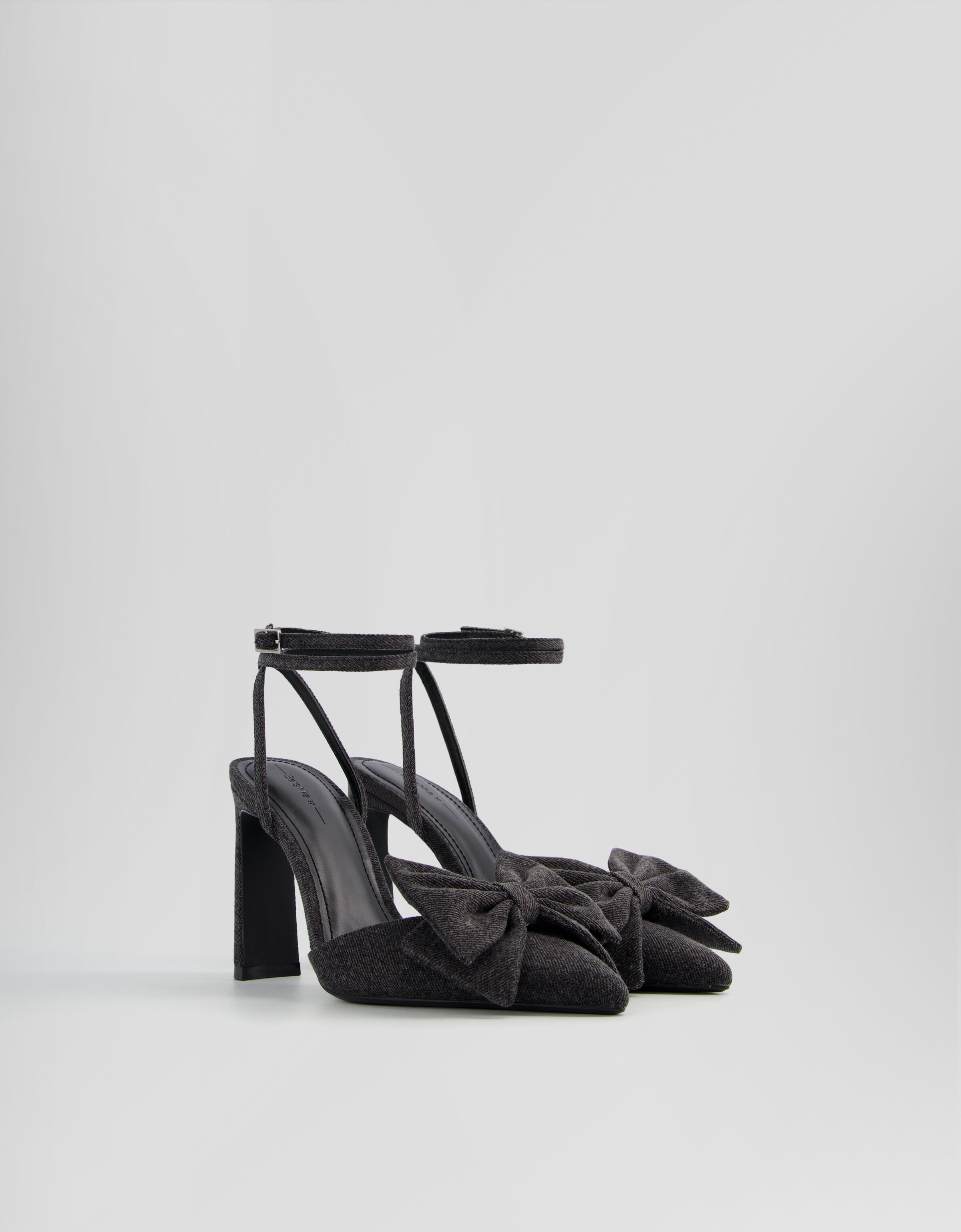 Zapato tacón pulsera denim lazo