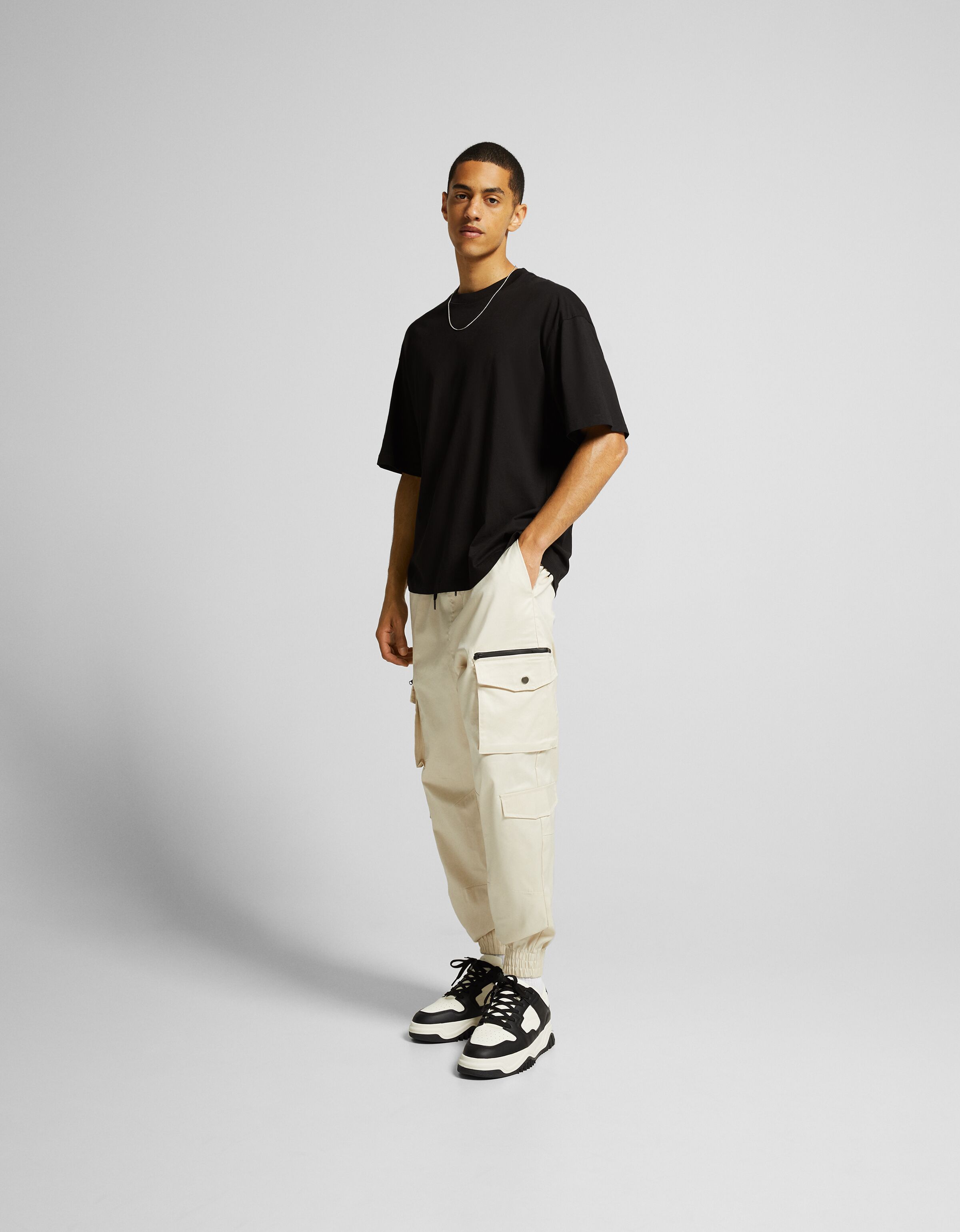 Pantalón jogger multicargo