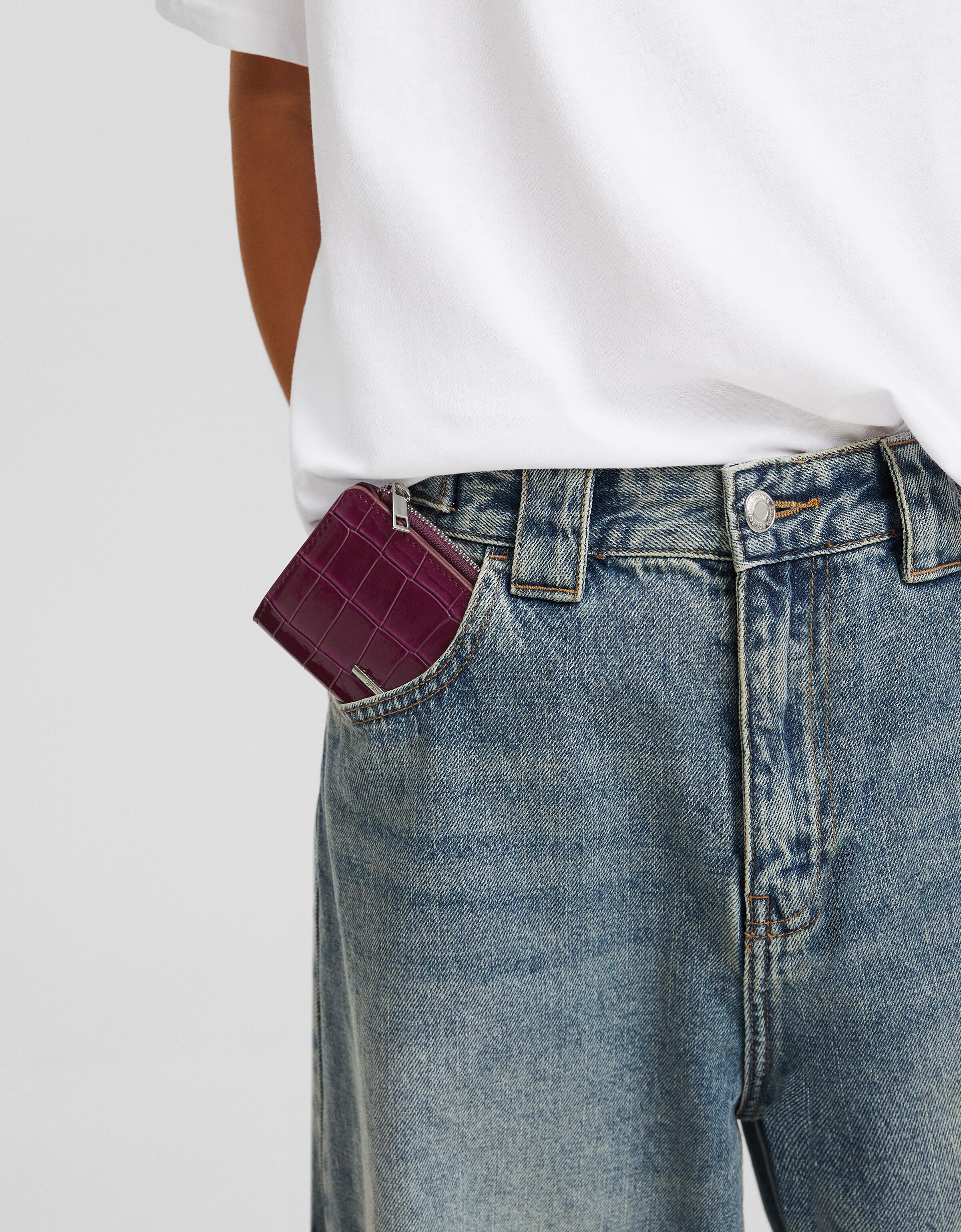 Monedero efecto charol grabado estampado animal