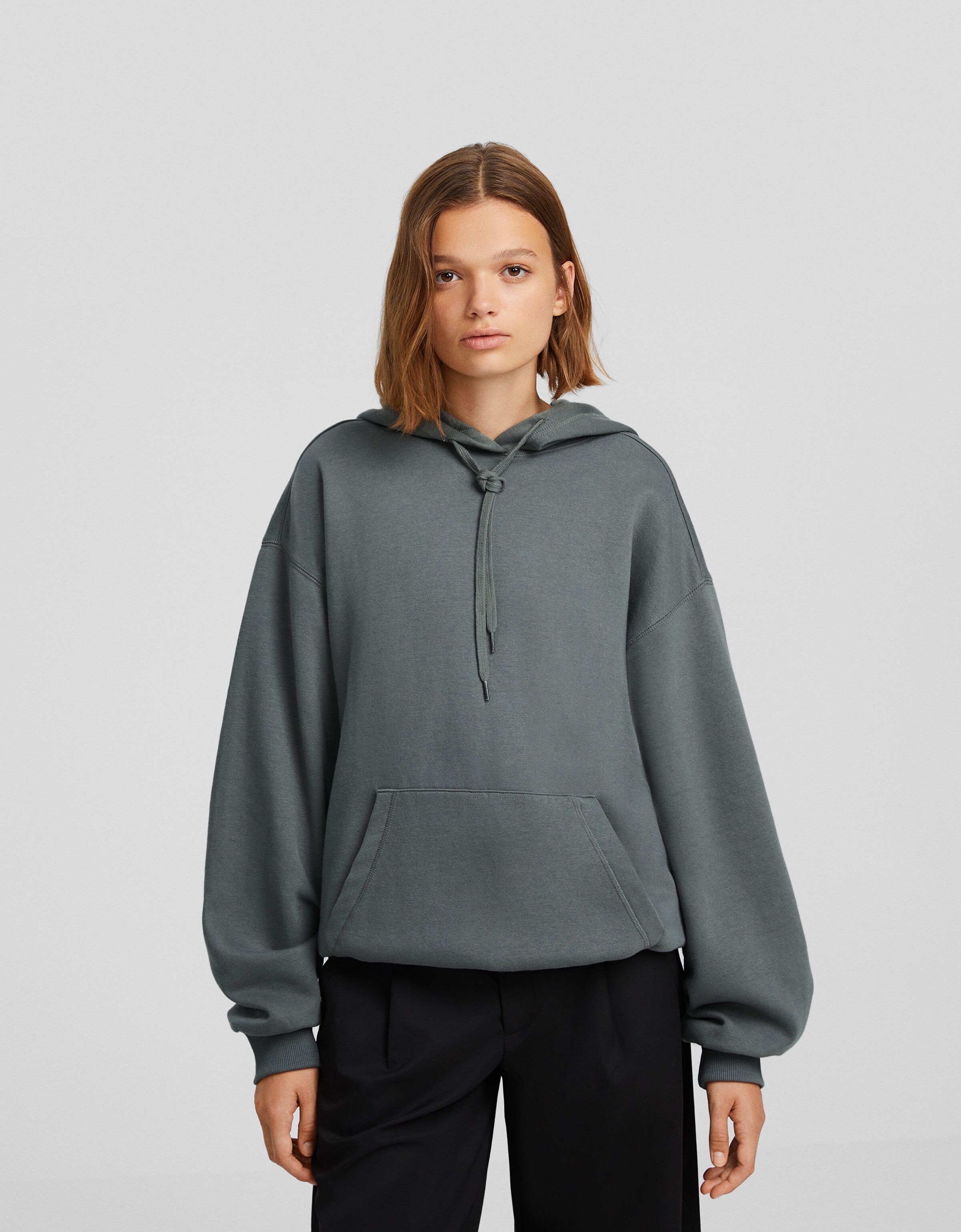 Sudadera capucha oversize bolsillo