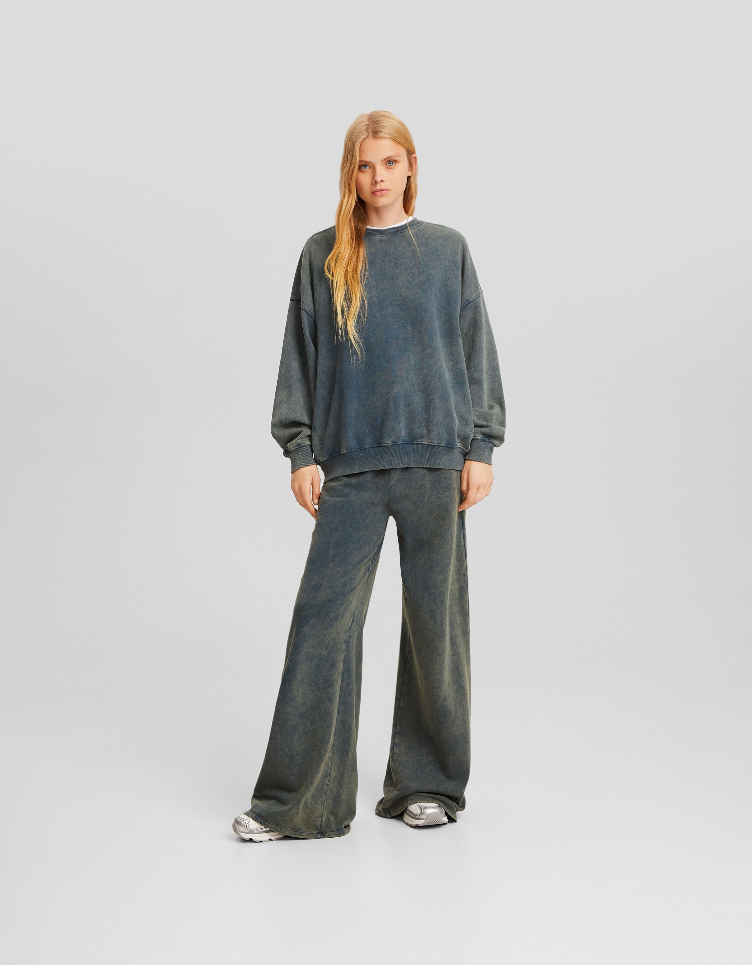 Pantalón felpa wide leg efecto lavado