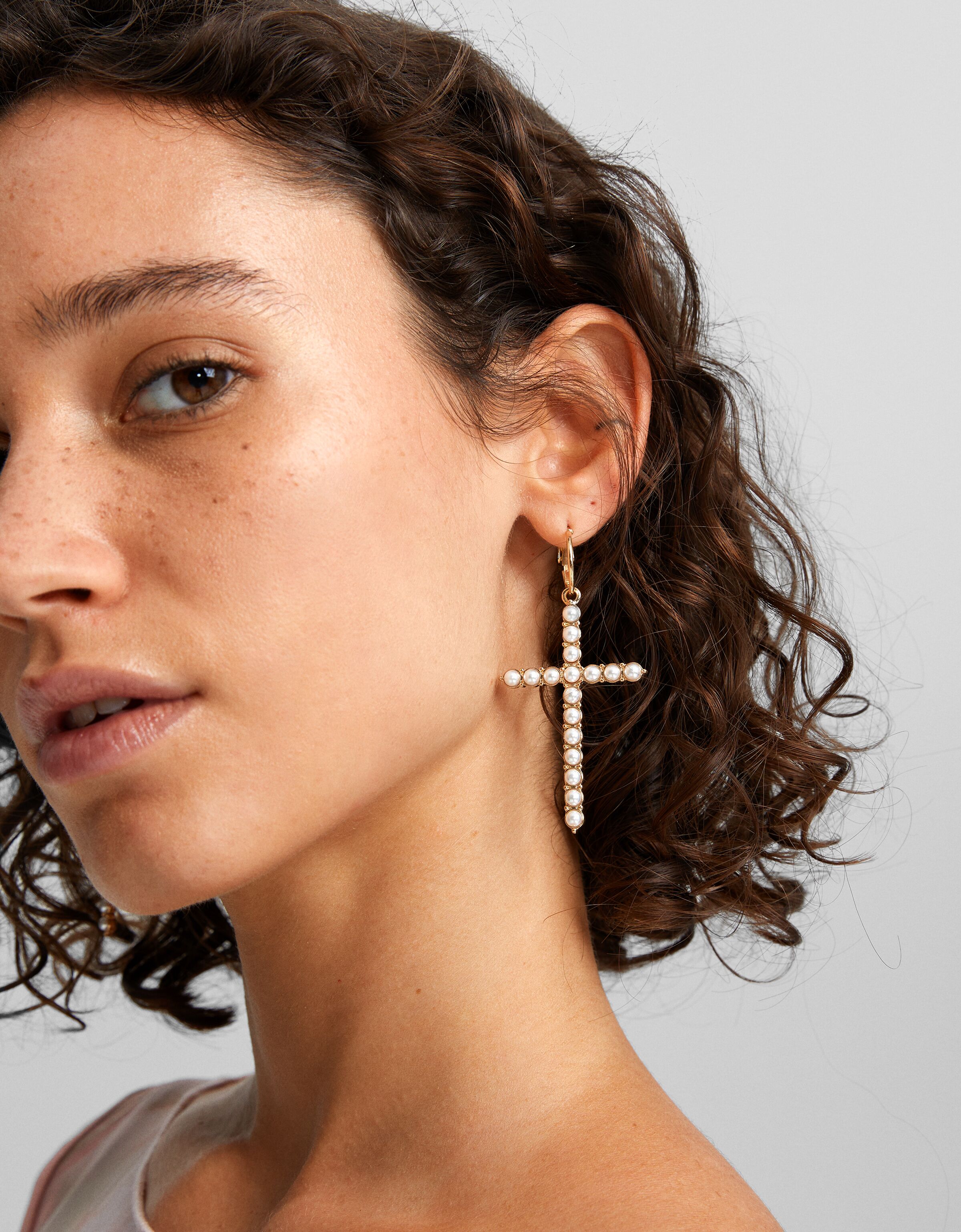 Pendientes cruz perla