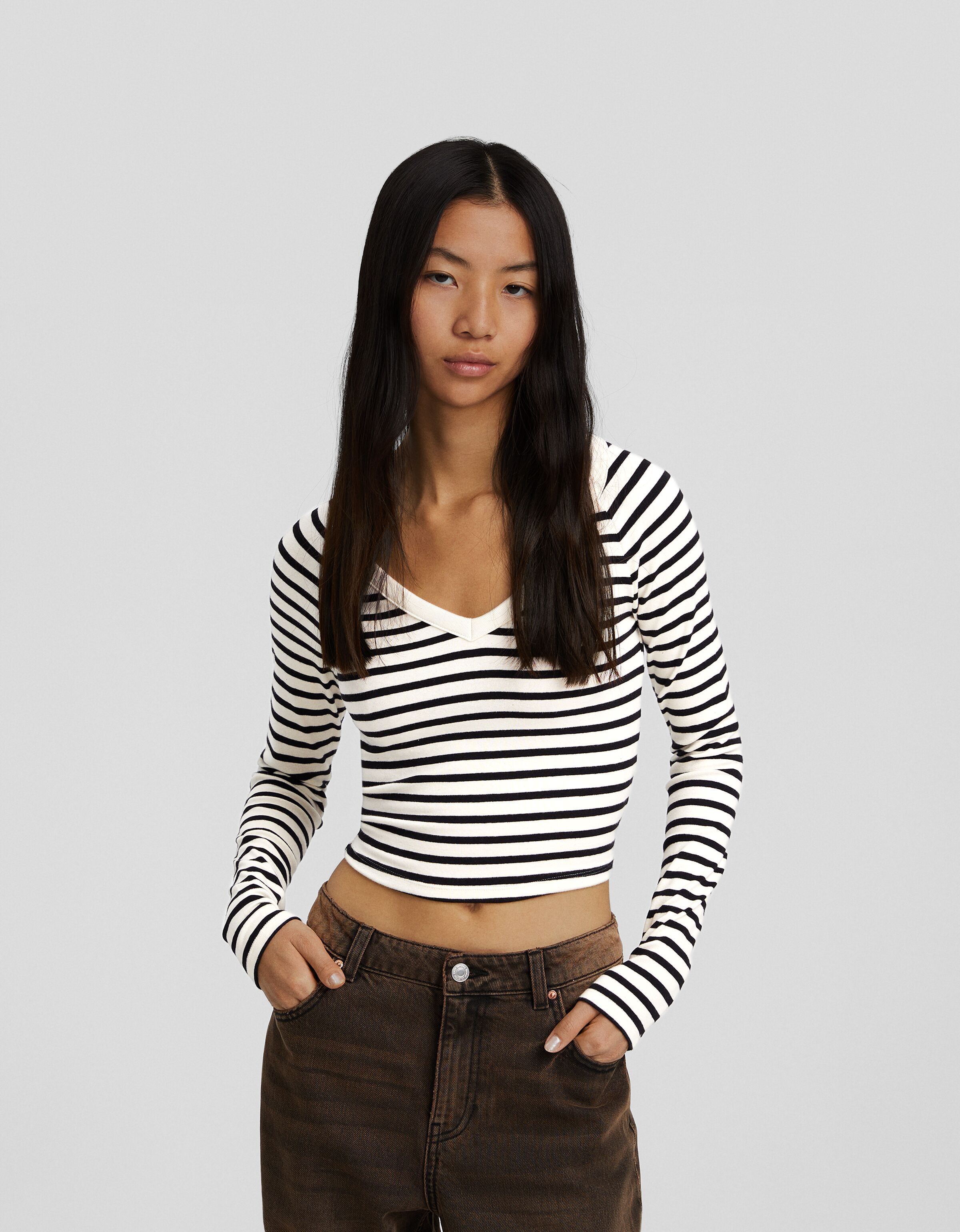 Camiseta manga larga cuello pico