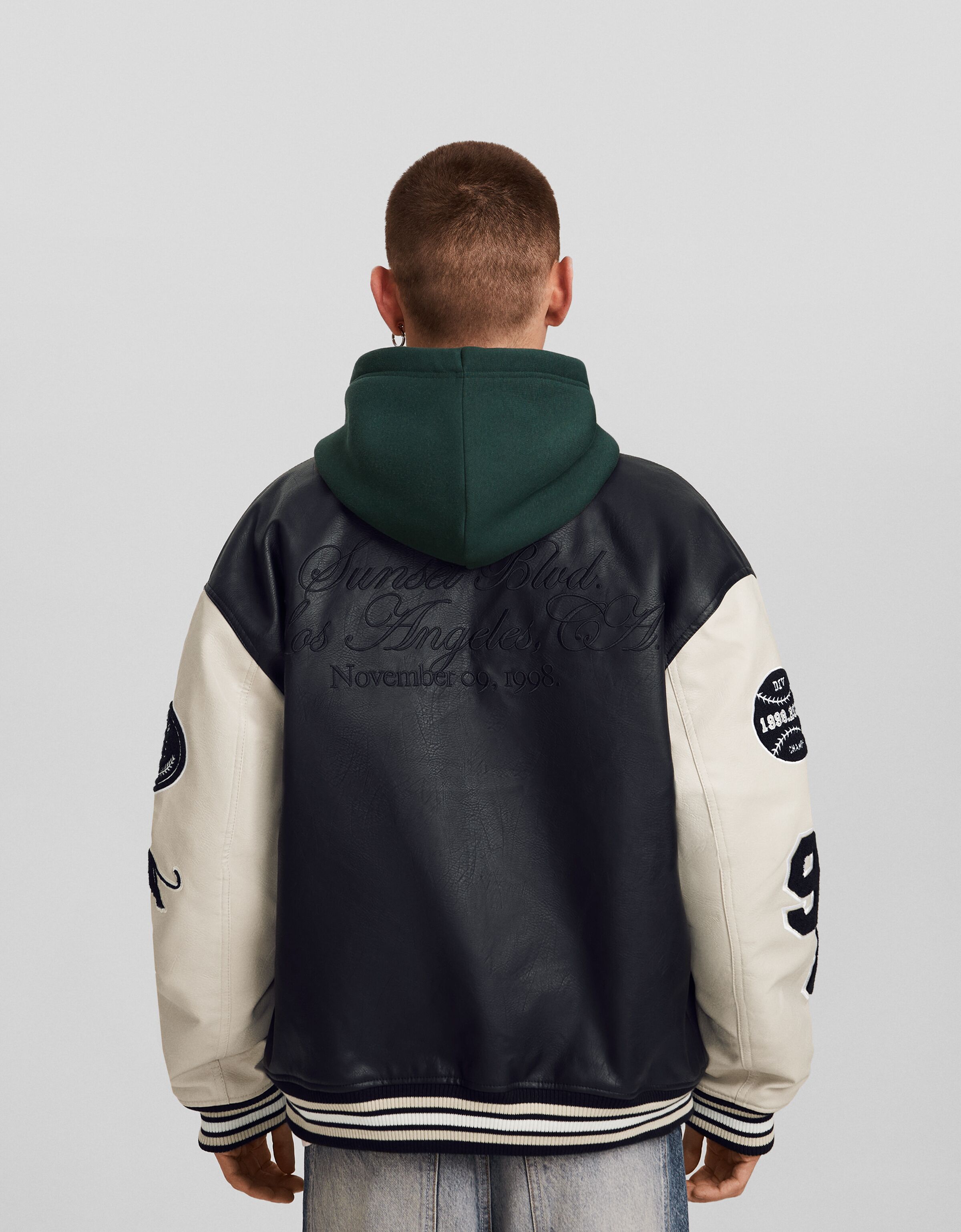 Cazadora efecto piel varsity