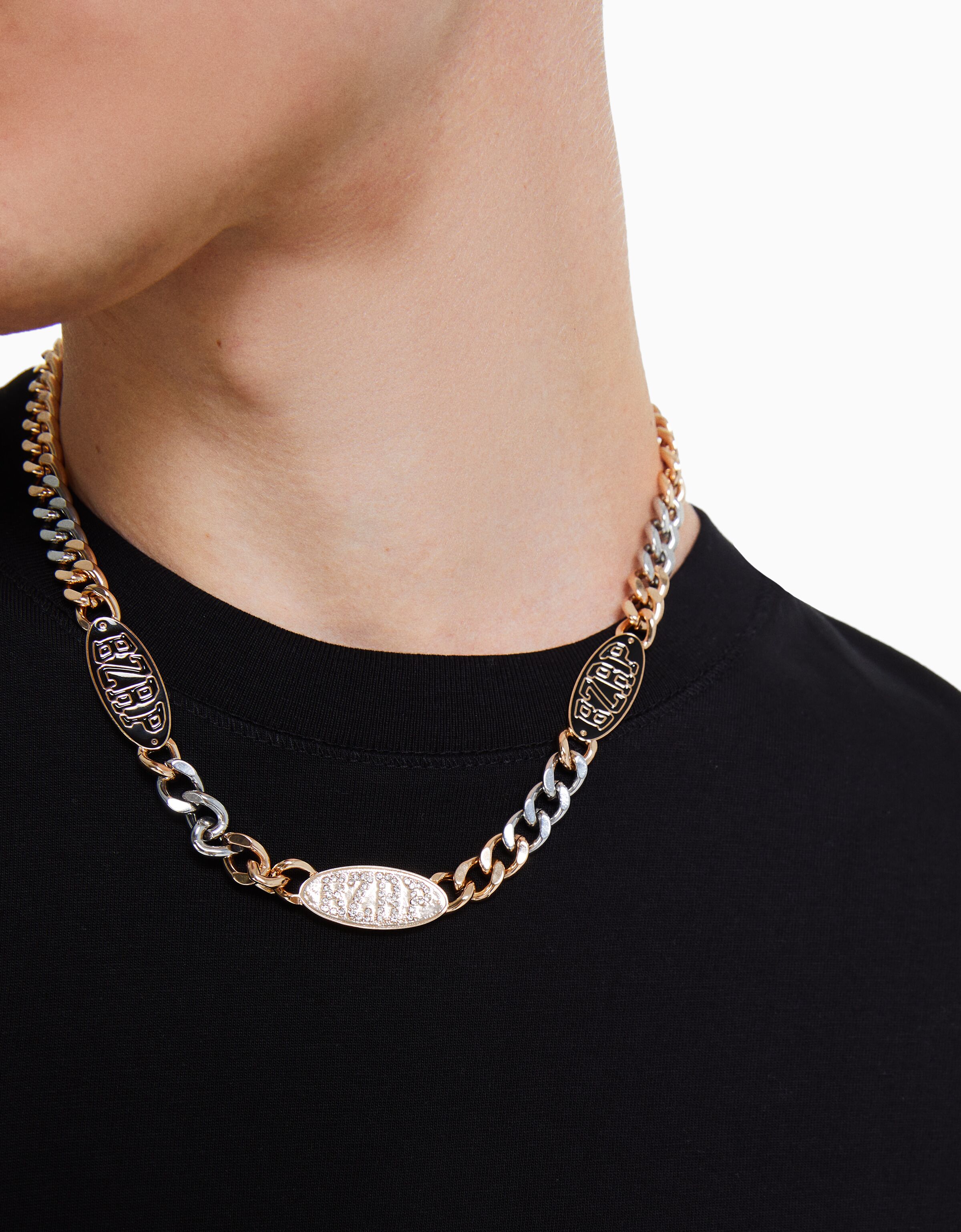 Collar y pulsera BERSHKA ft. BIZARRAP